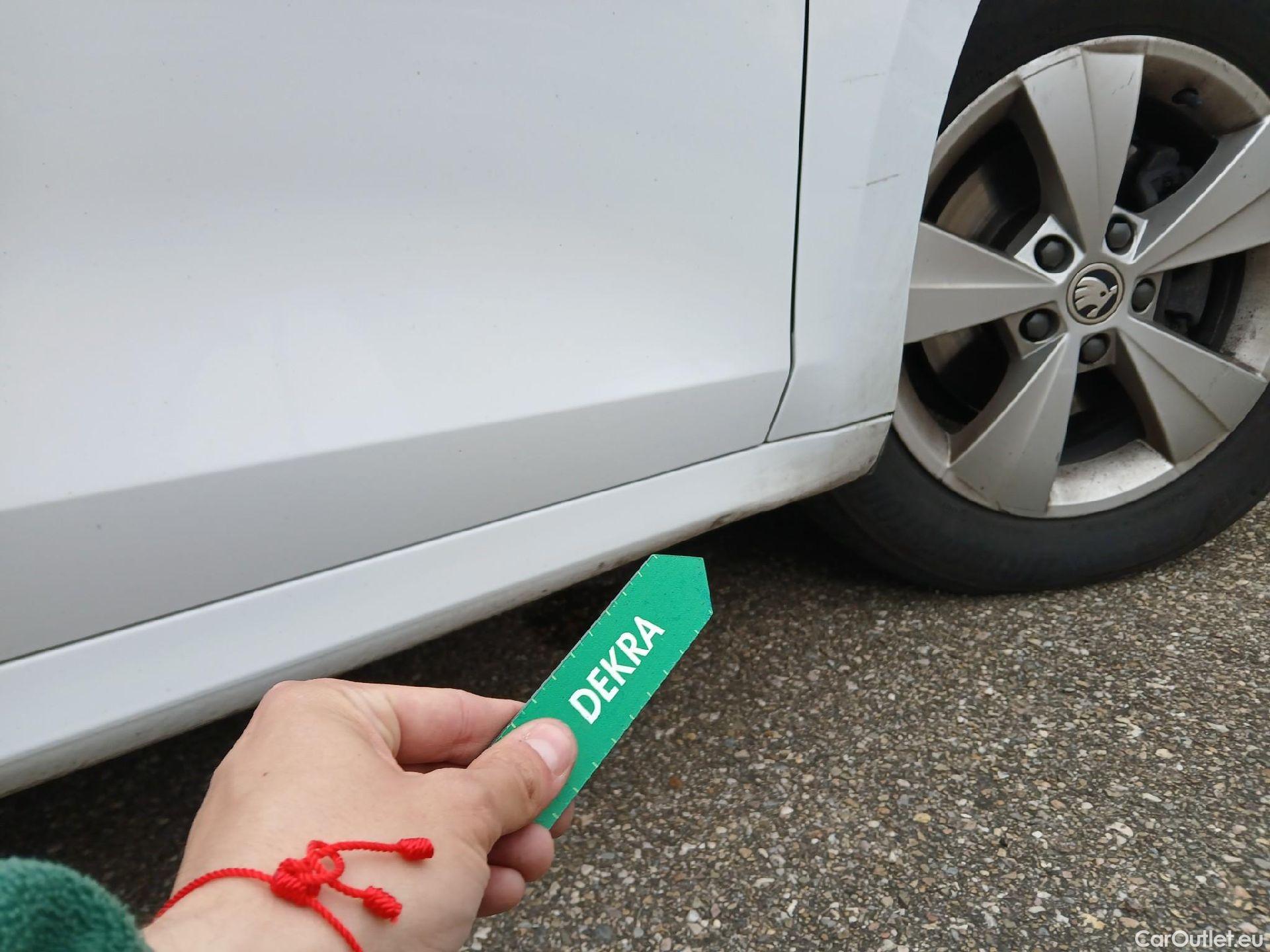  Skoda  Octavia SKODA  / 2020 / 5P / familiar Combi 2.0 TDI 110kW(150CV) DSG Ambition #29