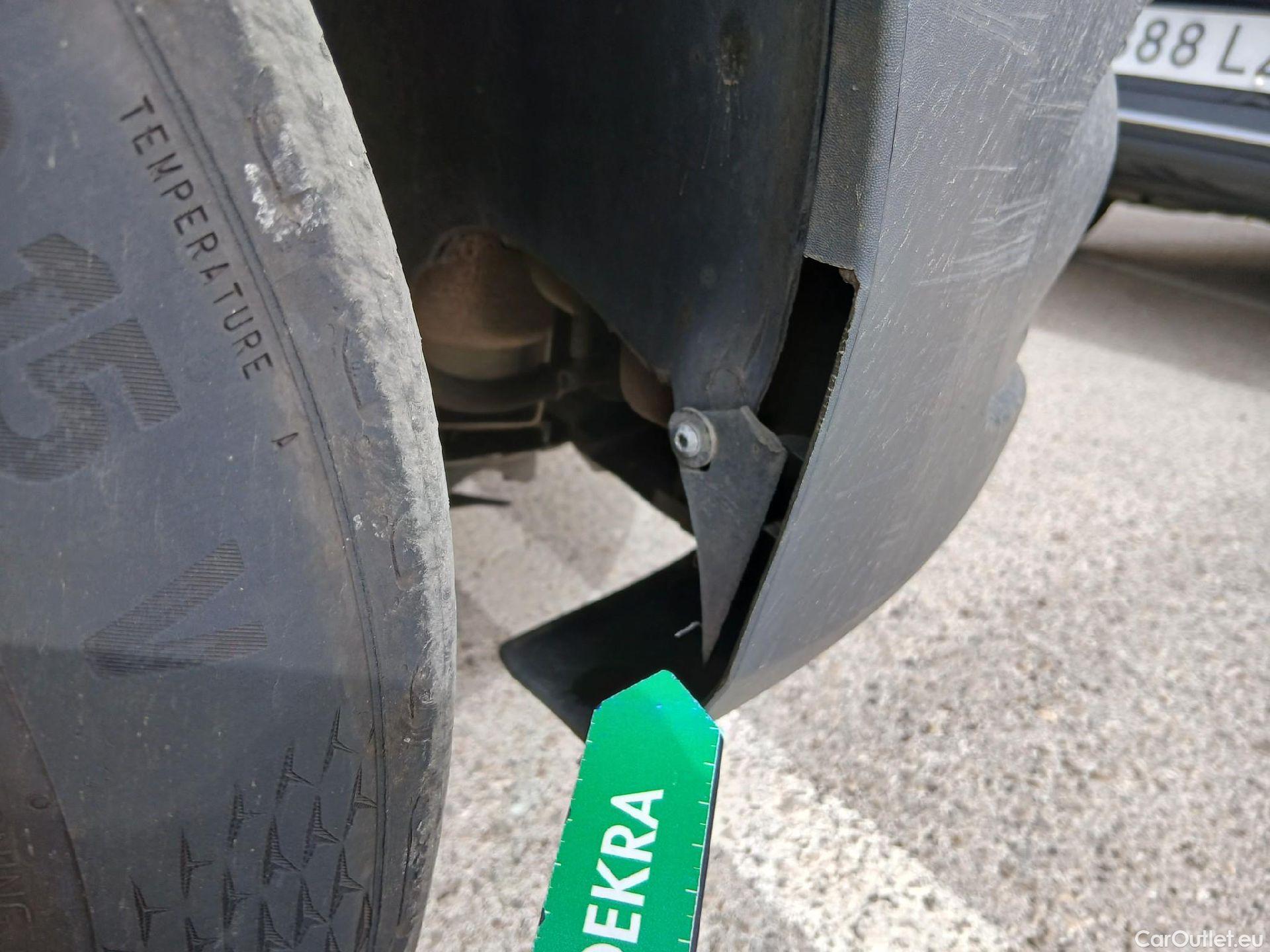  Mercedes  Citan MERCEDES-BENZ  / 2012 / 4P / furgón derivado de turismo 109 CDI Furgón Largo #27