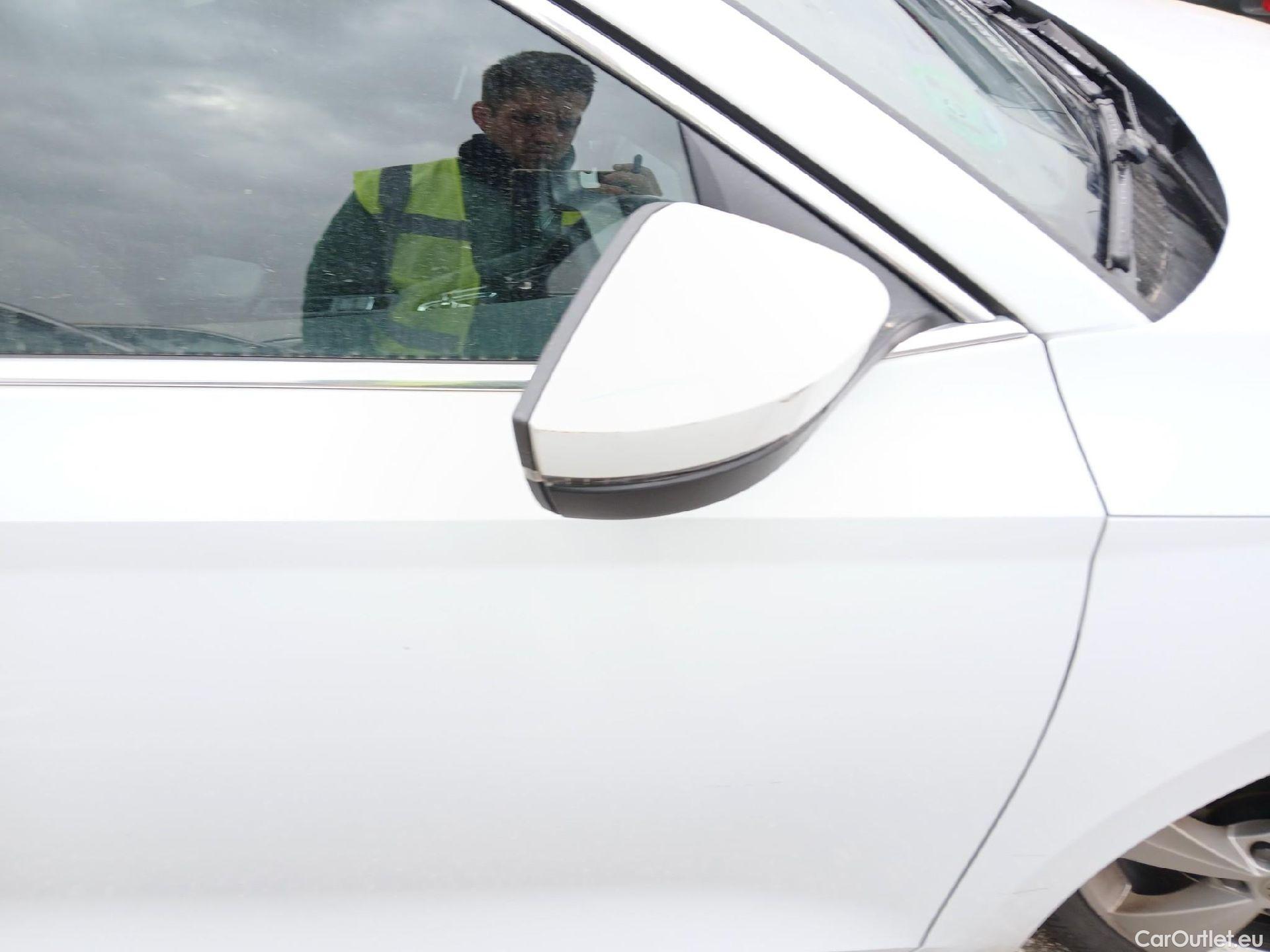  Skoda  Octavia SKODA  / 2020 / 5P / familiar Combi 2.0 TDI 110kW(150CV) DSG Ambition #37