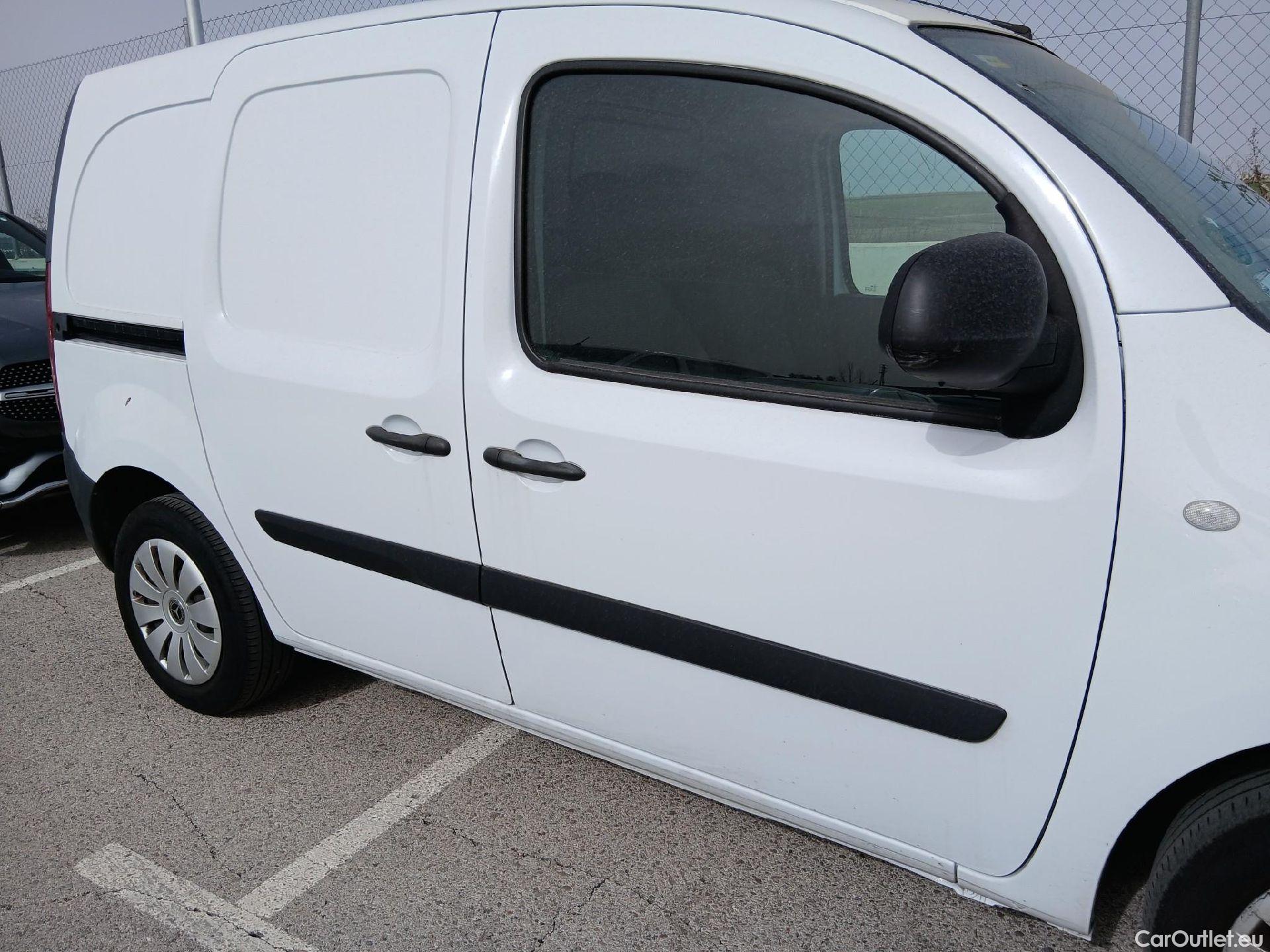  Mercedes  Citan MERCEDES-BENZ  / 2012 / 4P / furgón derivado de turismo 109 CDI Furgón Largo #21