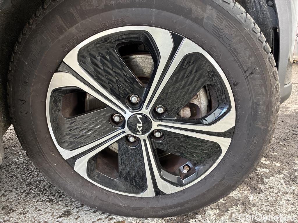  KIA  XCeed KIA  / 2019 / 5P / Crossover 1.6 GDI ISG ISG PHEV ACTIVE BUS DCT6 #4