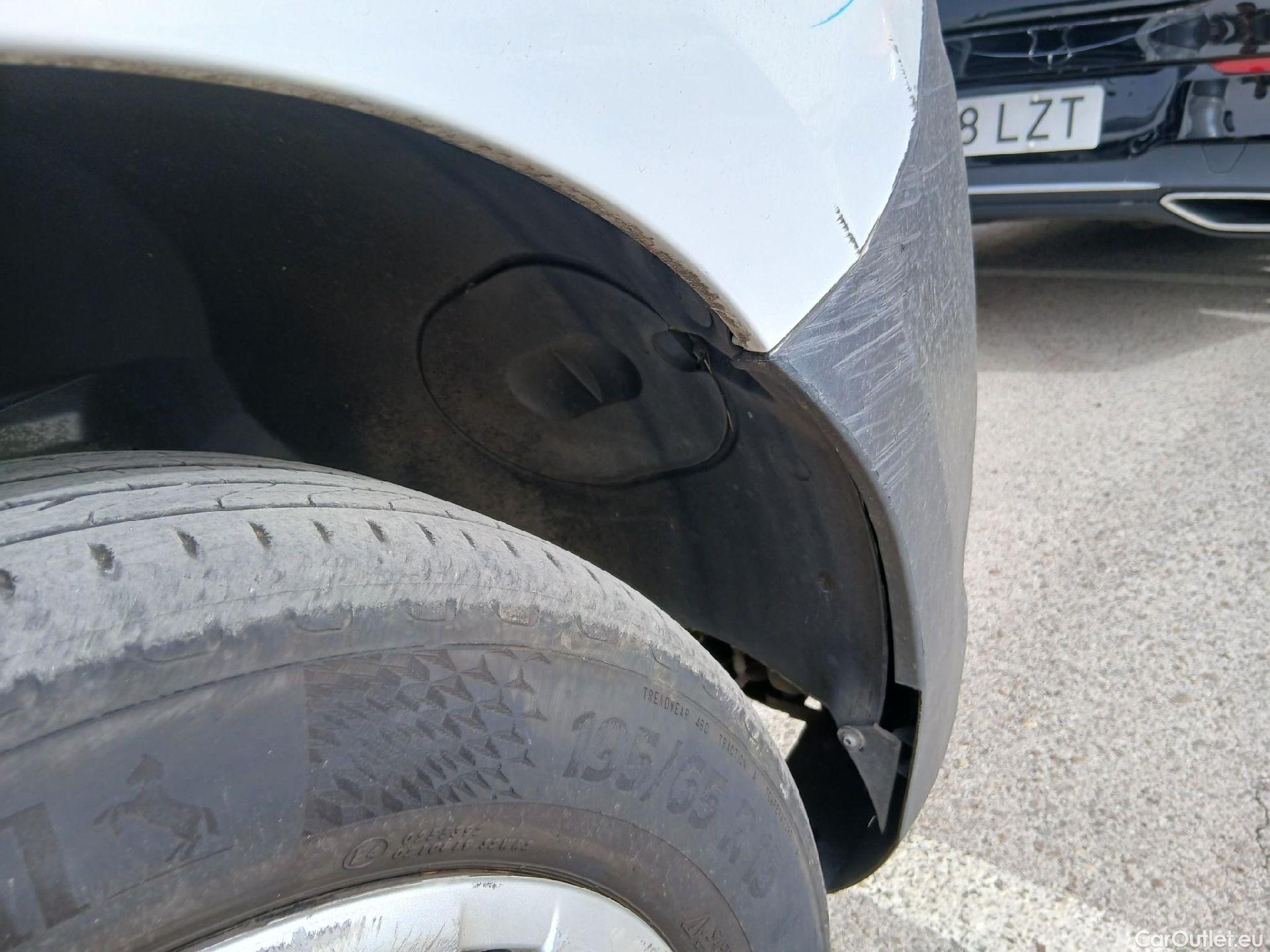  Mercedes  Citan MERCEDES-BENZ  / 2012 / 4P / furgón derivado de turismo 109 CDI Furgón Largo #26