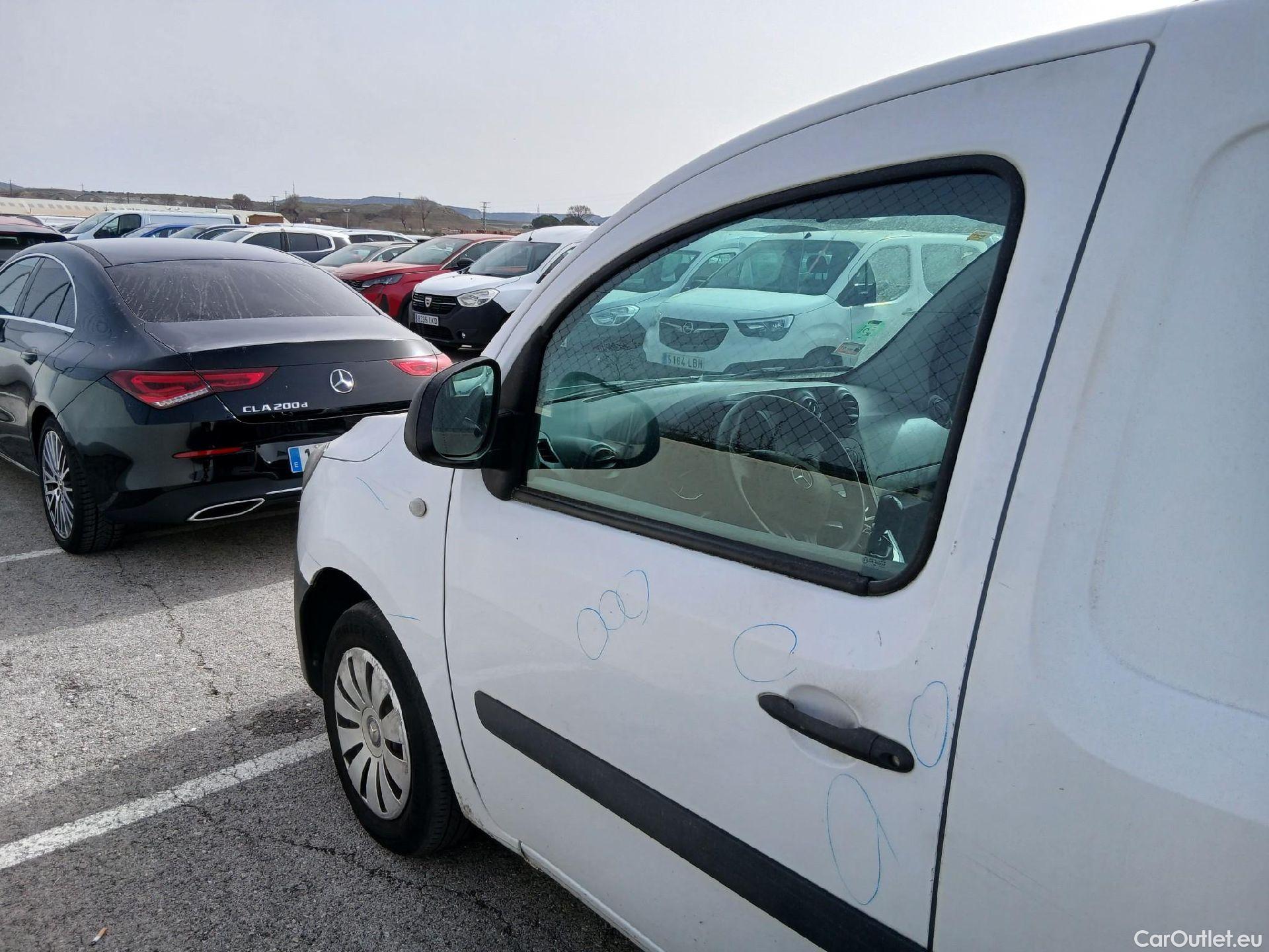  Mercedes  Citan MERCEDES-BENZ  / 2012 / 4P / furgón derivado de turismo 109 CDI Furgón Largo #11