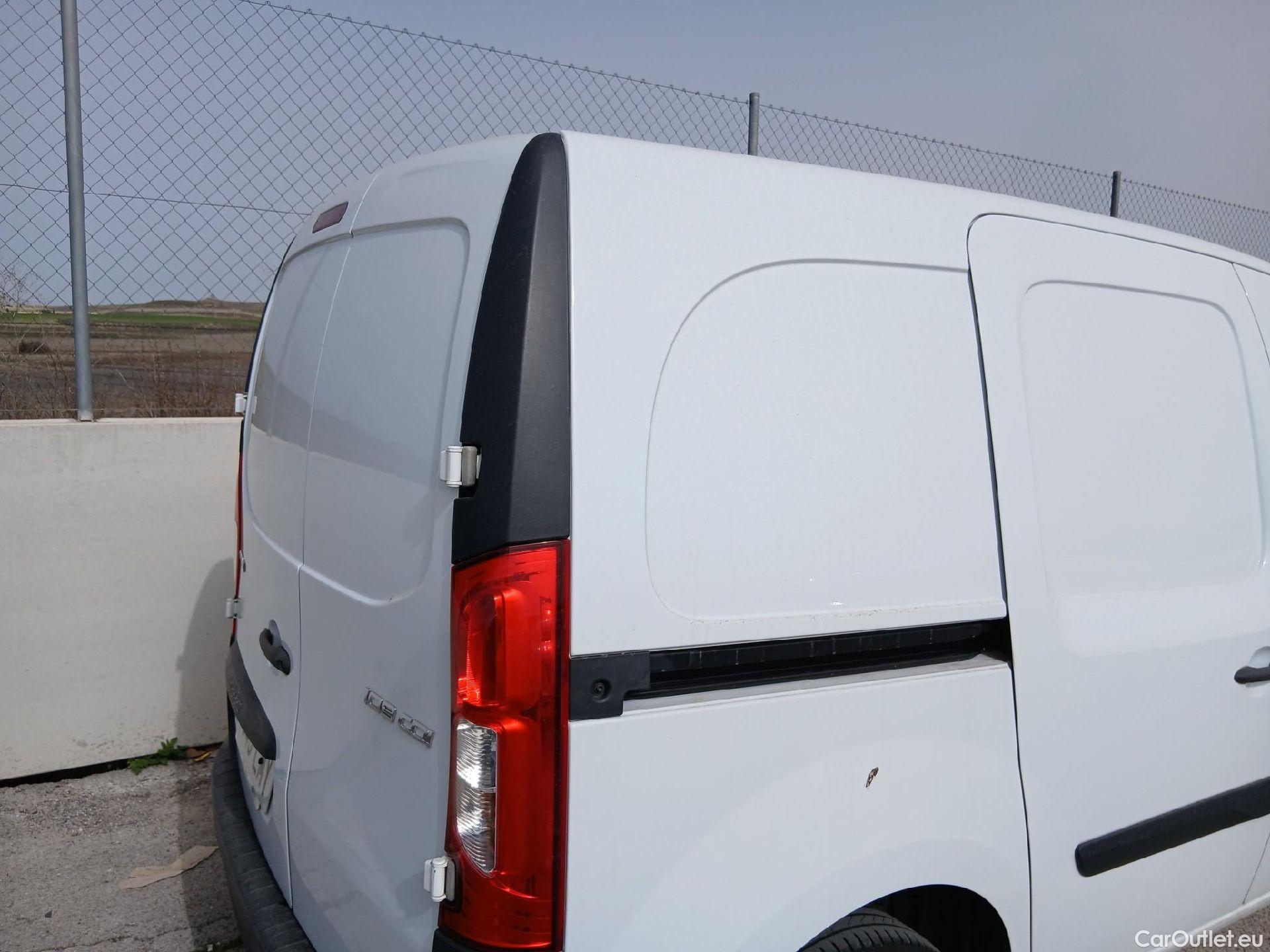  Mercedes  Citan MERCEDES-BENZ  / 2012 / 4P / furgón derivado de turismo 109 CDI Furgón Largo #19