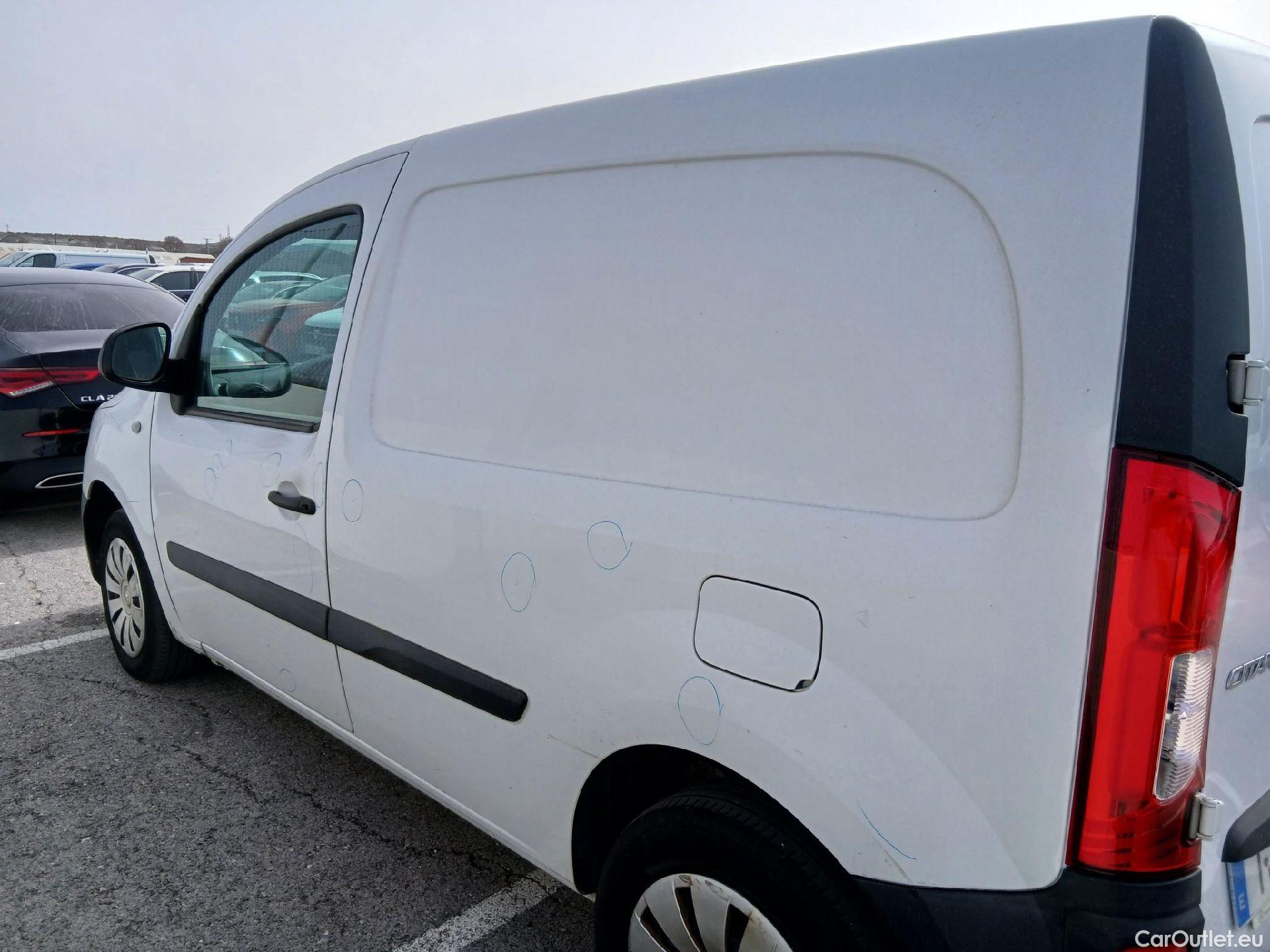  Mercedes  Citan MERCEDES-BENZ  / 2012 / 4P / furgón derivado de turismo 109 CDI Furgón Largo #13