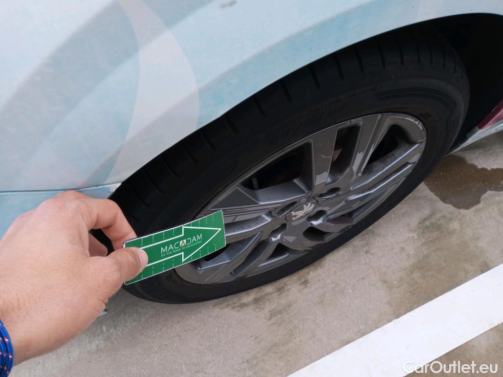  Peugeot  208 PEUGEOT  / 2019 / 5P / berlina con portón BlueHDi 73kW (100CV) Business Line #10