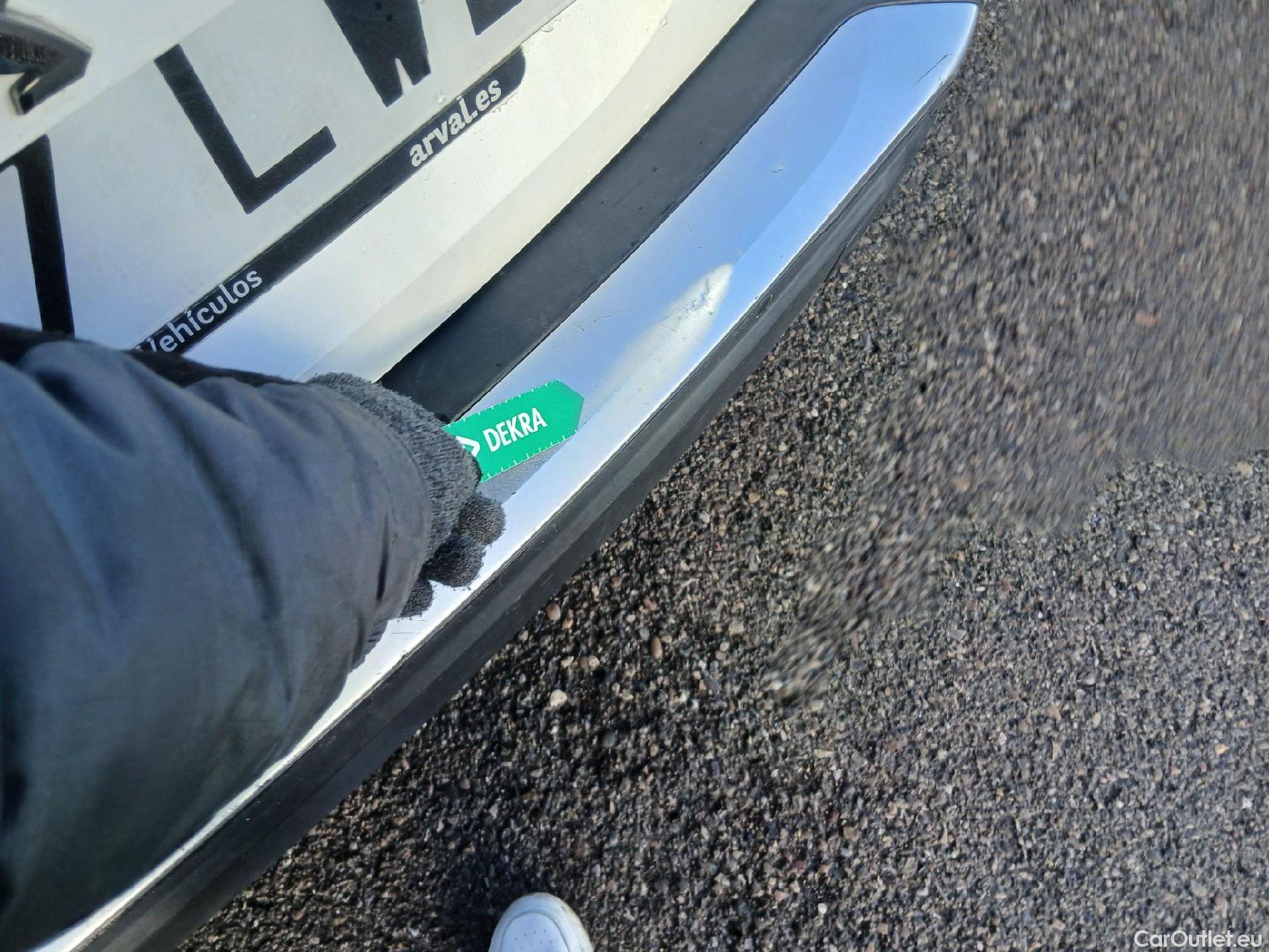  Peugeot  2008 PEUGEOT  / 2019 / 5P / todoterreno Allure BlueHDI 81kW (110CV) #19