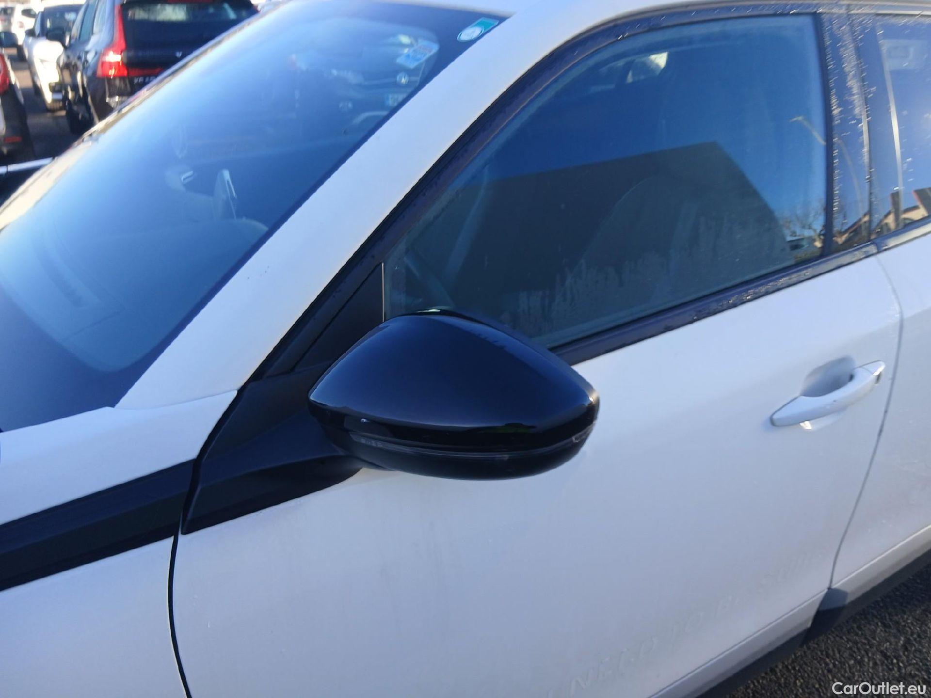  Peugeot  2008 PEUGEOT  / 2019 / 5P / todoterreno Allure BlueHDI 81kW (110CV) #8