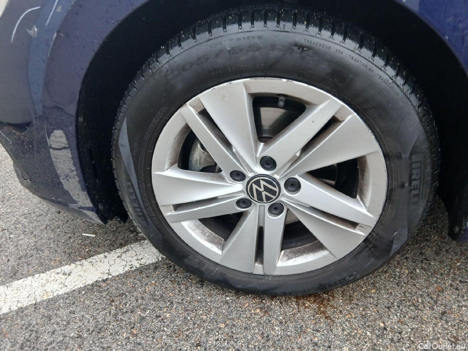  Volkswagen  Golf  VOLKSWAGEN / 2020 / 5P / berlina con portón 2.0 TDI 85kW (115CV) #9