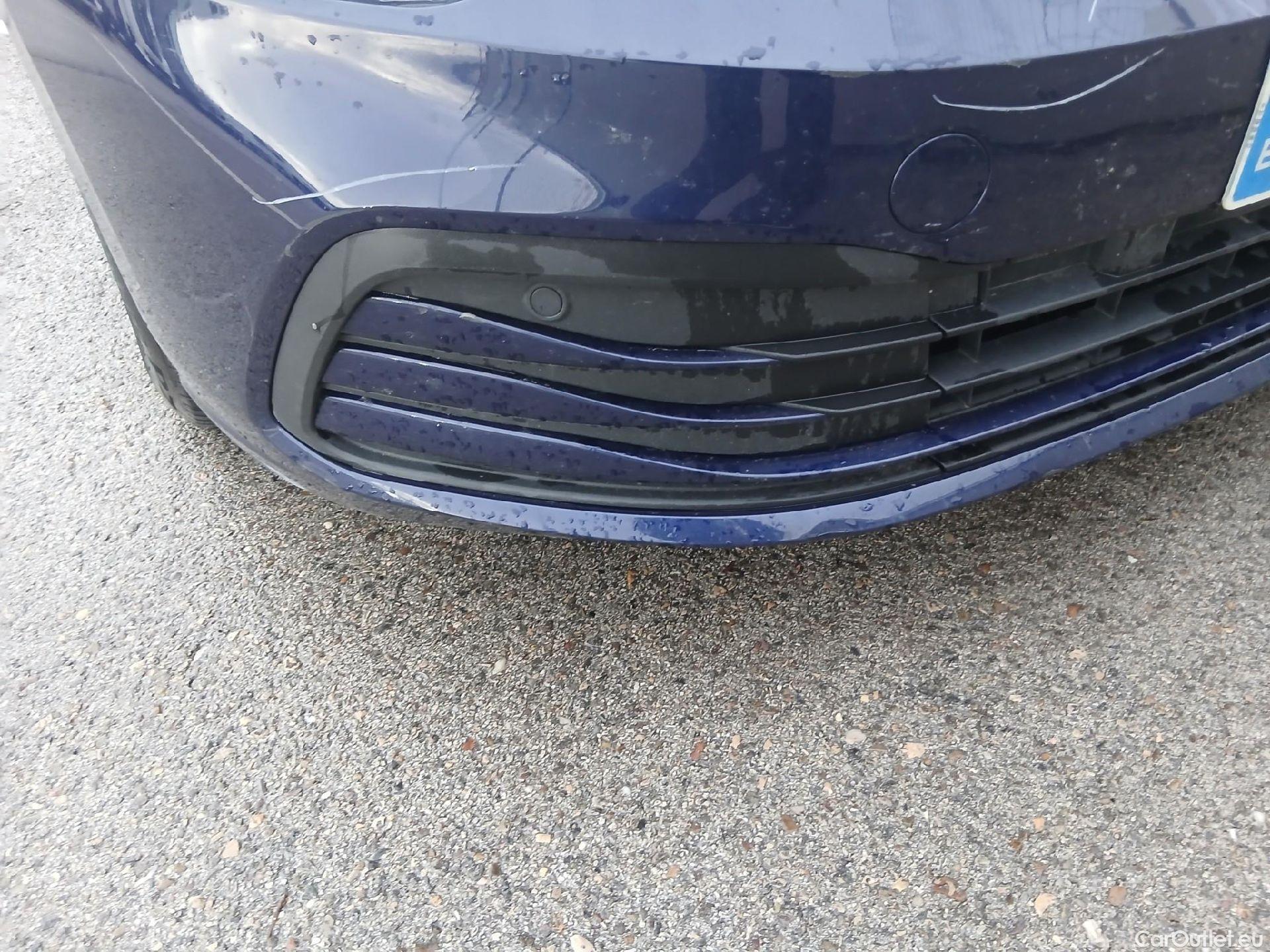  Volkswagen  Golf  VOLKSWAGEN / 2020 / 5P / berlina con portón 2.0 TDI 85kW (115CV) #6