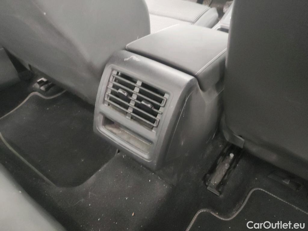  Volkswagen  Golf  VOLKSWAGEN / 2020 / 5P / berlina con portón 2.0 TDI 85kW (115CV) #3