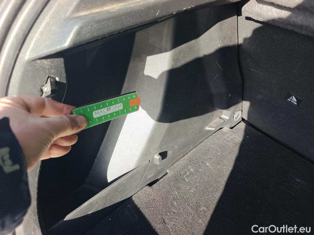  Peugeot  2008 PEUGEOT  / 2019 / 5P / todoterreno Allure BlueHDI 81kW (110CV) #24