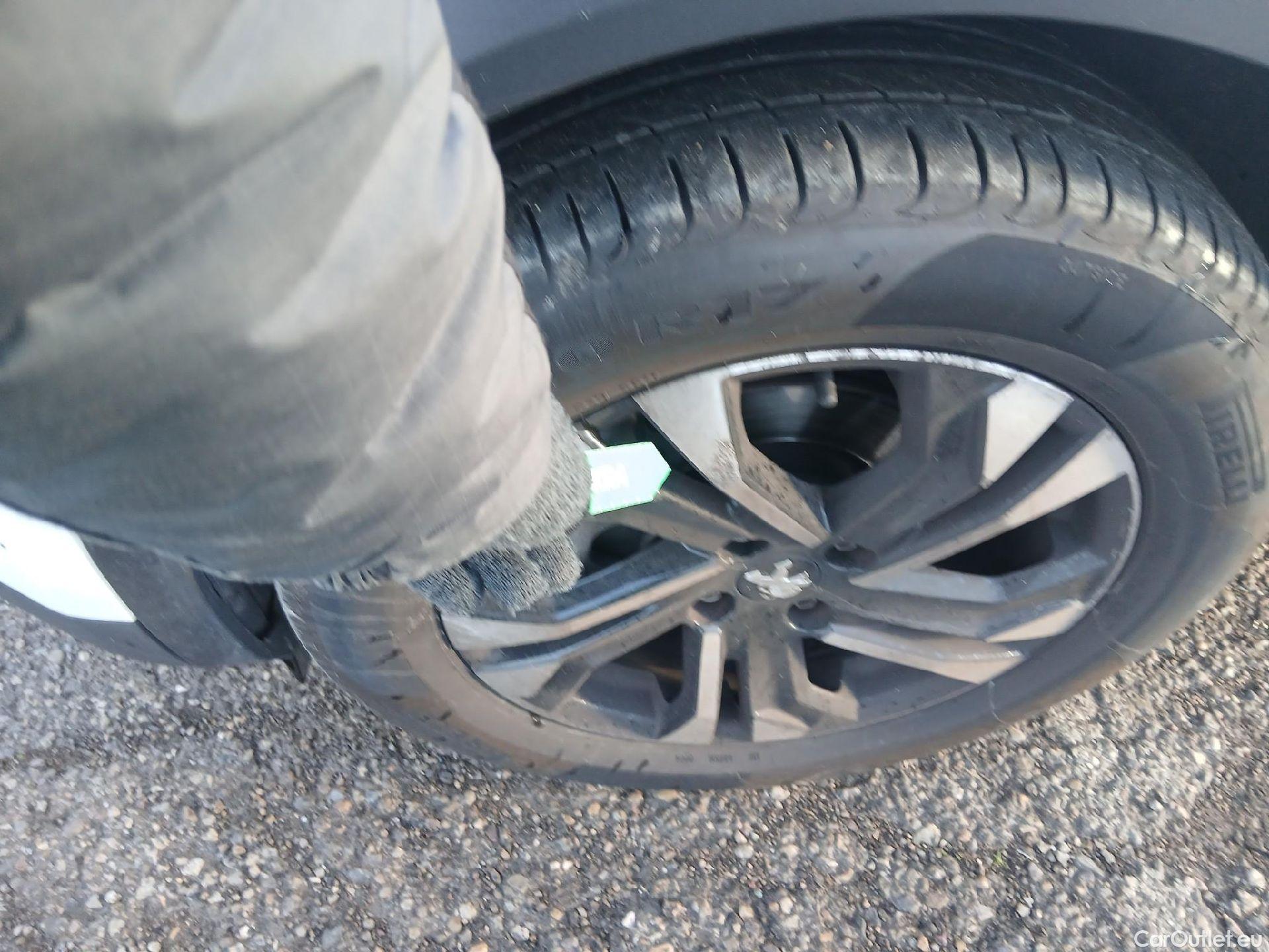  Peugeot  2008 PEUGEOT  / 2019 / 5P / todoterreno Allure BlueHDI 81kW (110CV) #6