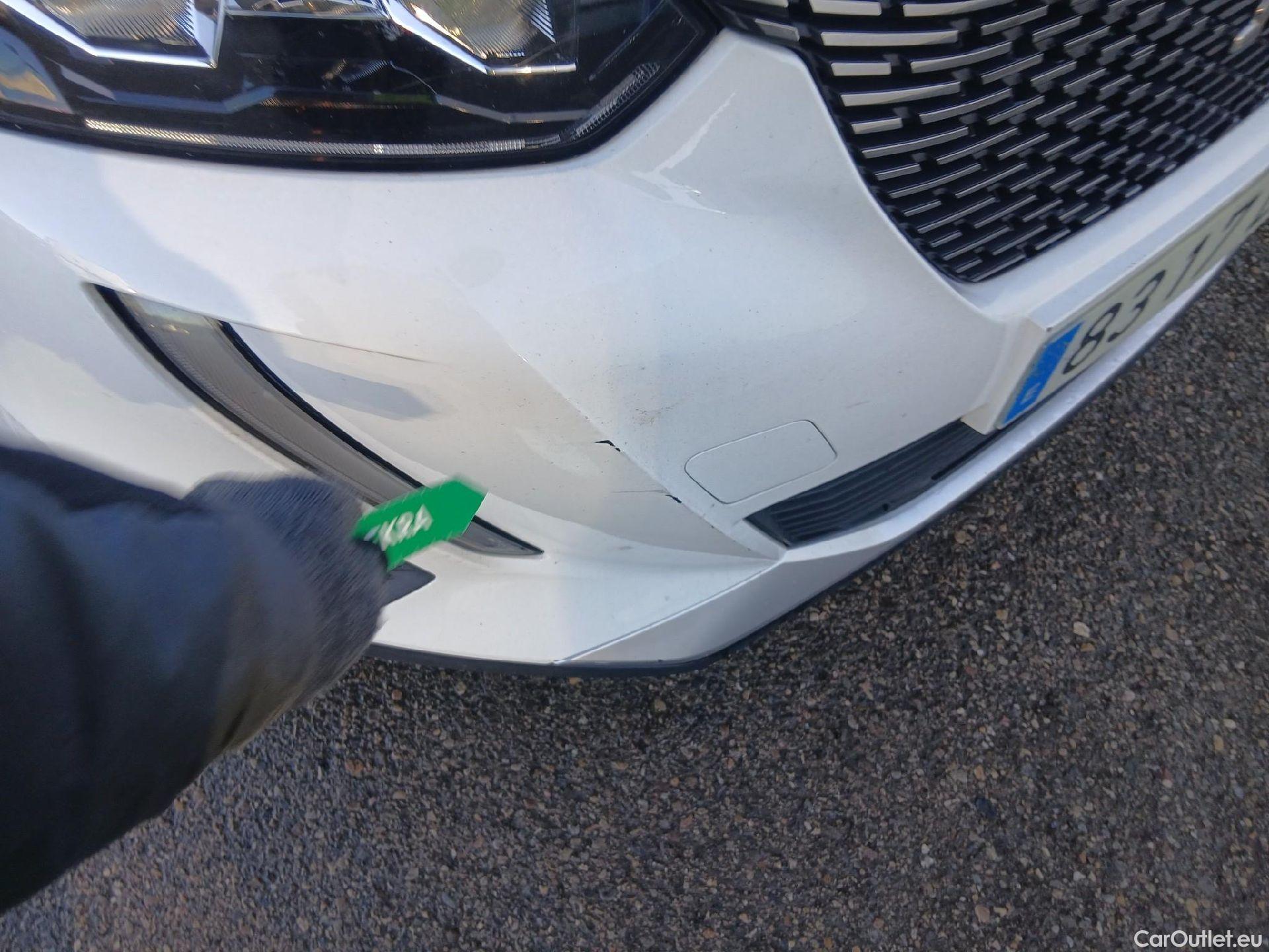  Peugeot  2008 PEUGEOT  / 2019 / 5P / todoterreno Allure BlueHDI 81kW (110CV) #2