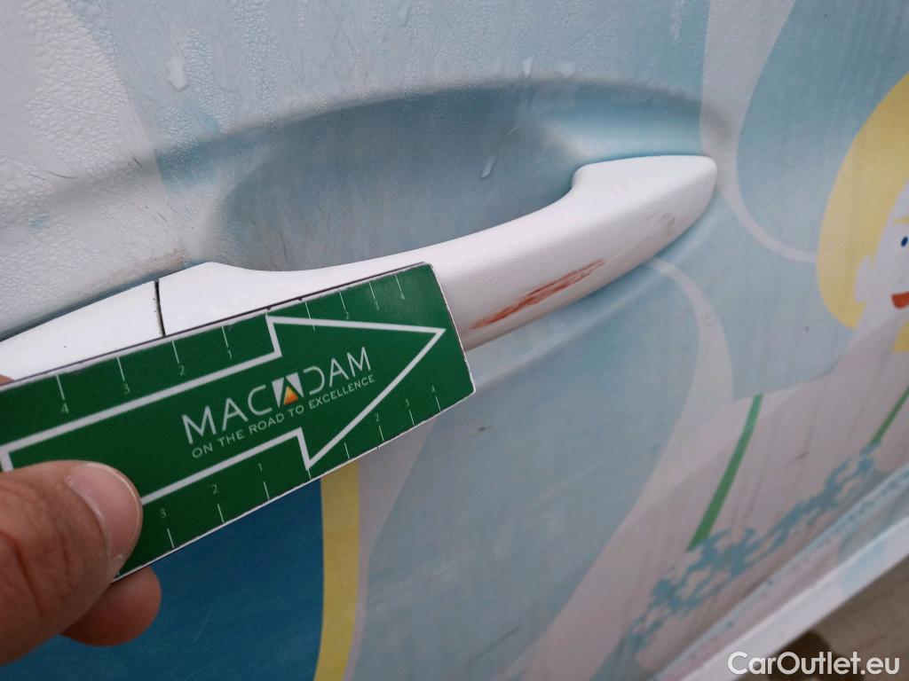  Peugeot  208 PEUGEOT  / 2019 / 5P / berlina con portón BlueHDi 73kW (100CV) Business Line #25