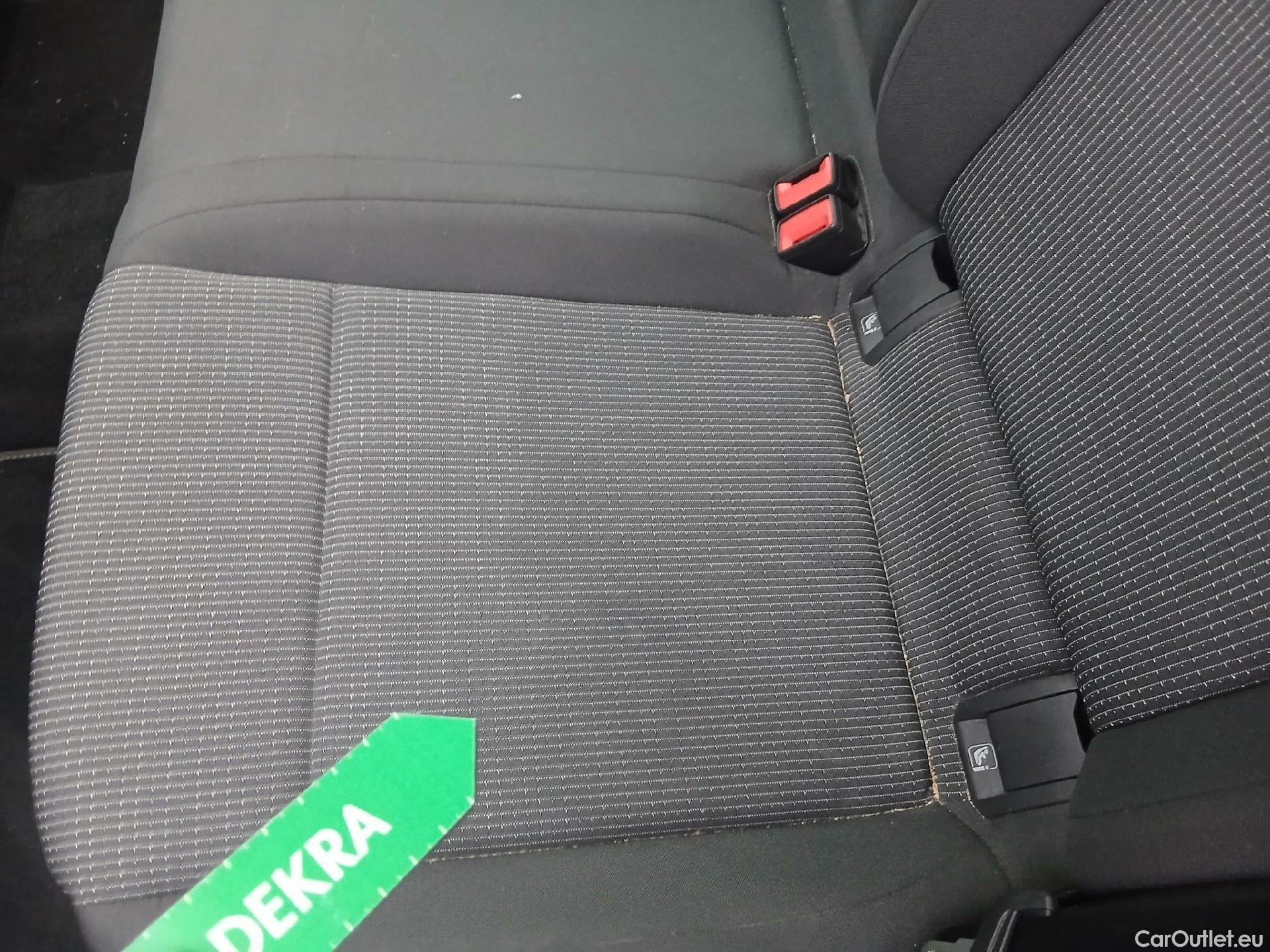  Volkswagen  Golf  VOLKSWAGEN / 2020 / 5P / berlina con portón 2.0 TDI 85kW (115CV) #16