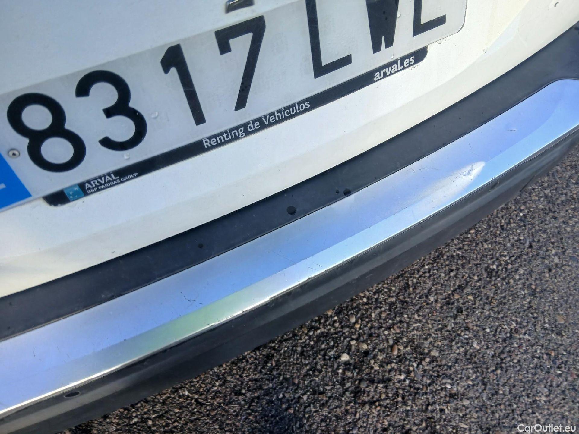  Peugeot  2008 PEUGEOT  / 2019 / 5P / todoterreno Allure BlueHDI 81kW (110CV) #20