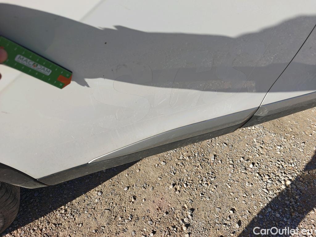  Peugeot  2008 PEUGEOT  / 2019 / 5P / todoterreno Allure BlueHDI 81kW (110CV) #23