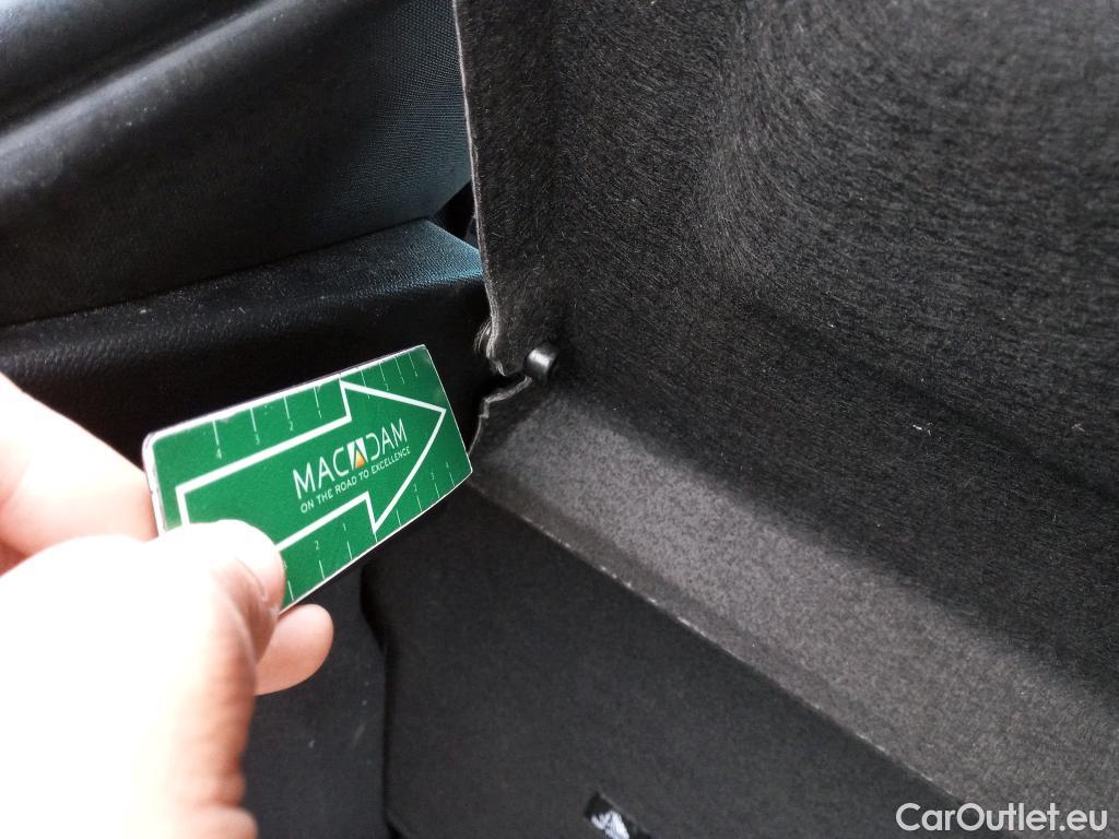  Peugeot  208 PEUGEOT  / 2019 / 5P / berlina con portón BlueHDi 73kW (100CV) Business Line #4