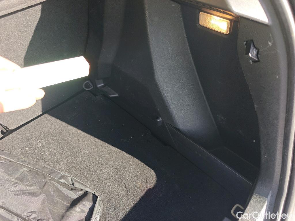  Peugeot  2008 PEUGEOT  / 2019 / 5P / todoterreno Allure BlueHDI 81kW (110CV) #21