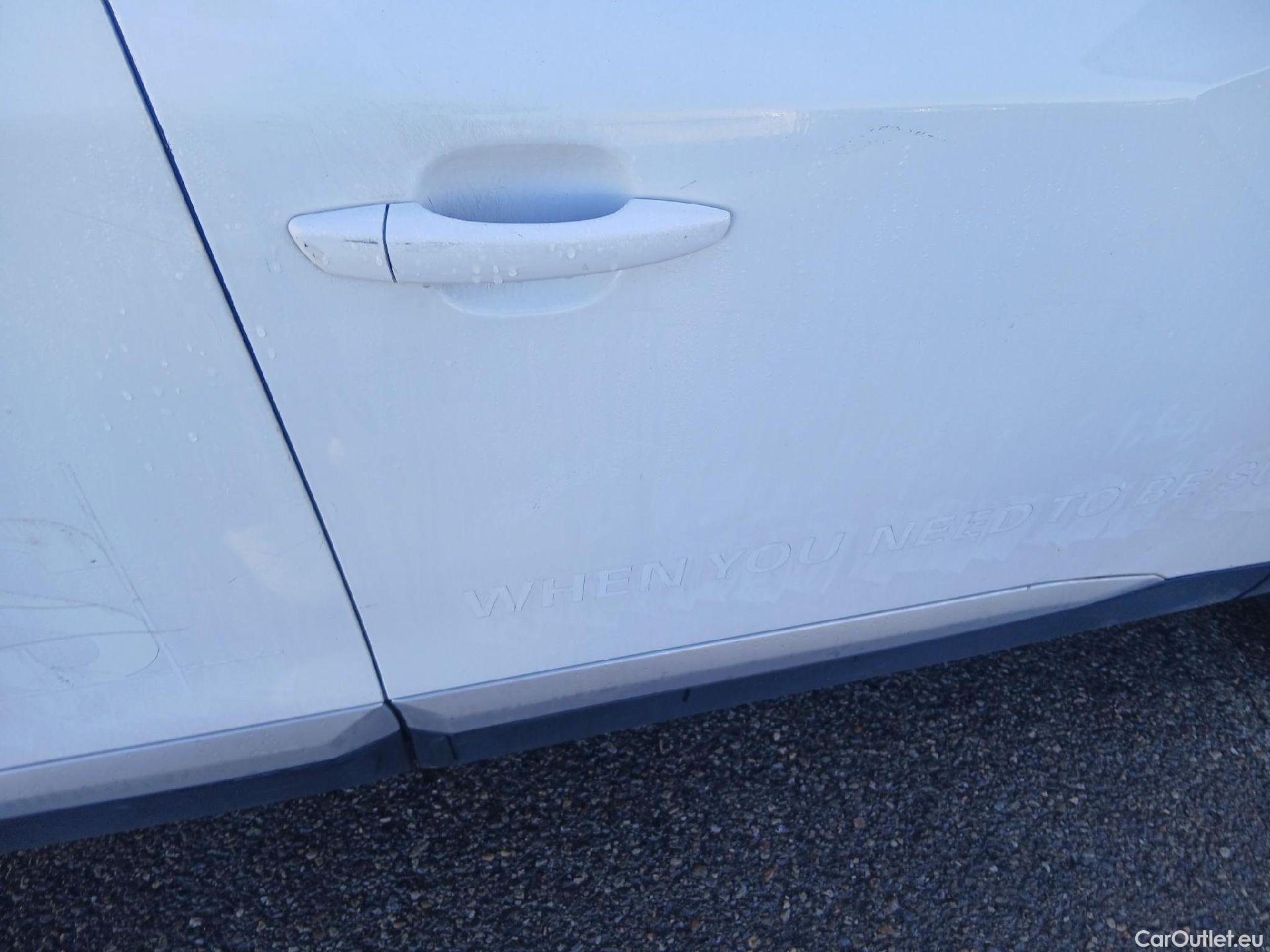  Peugeot  2008 PEUGEOT  / 2019 / 5P / todoterreno Allure BlueHDI 81kW (110CV) #30