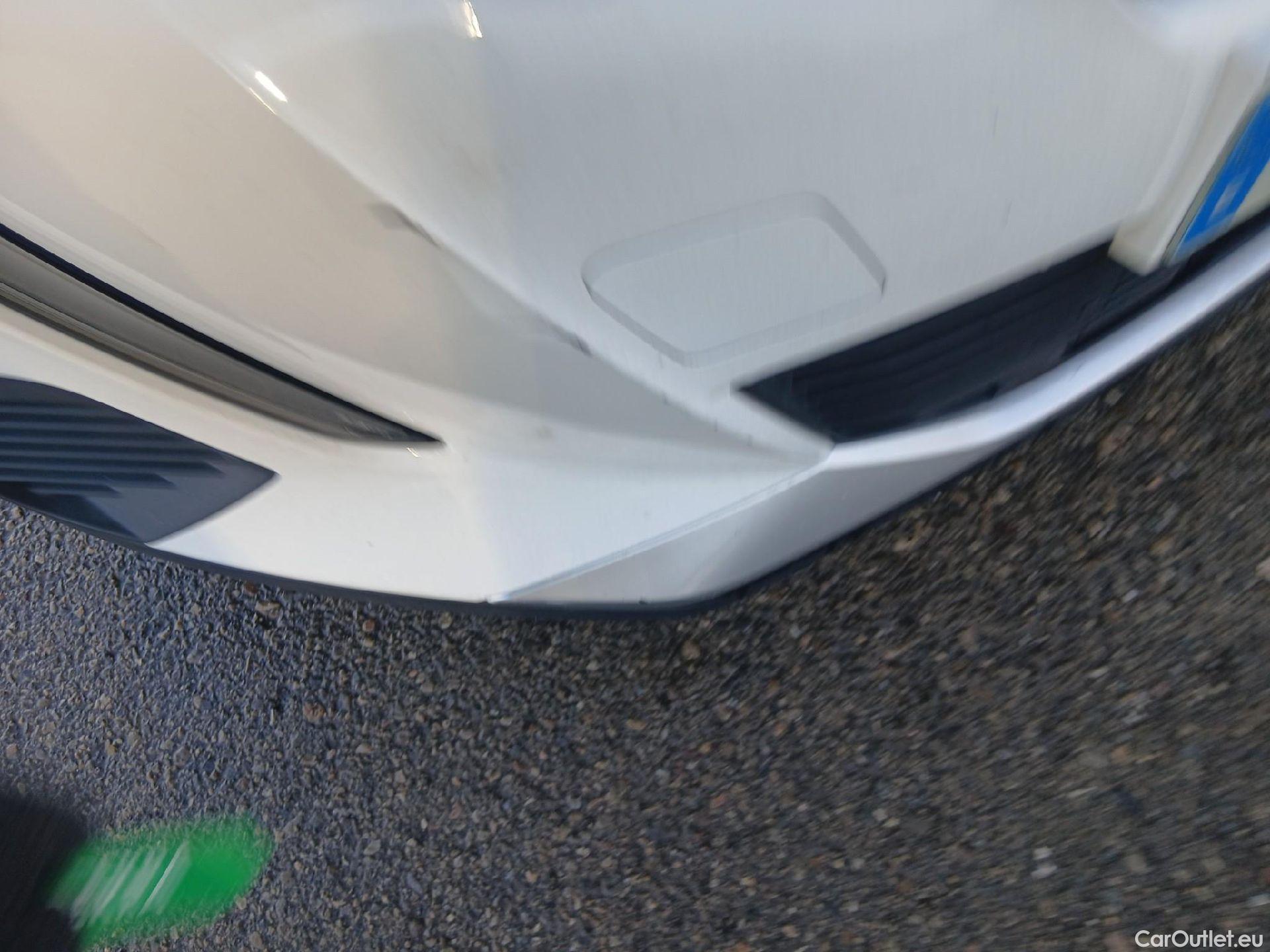  Peugeot  2008 PEUGEOT  / 2019 / 5P / todoterreno Allure BlueHDI 81kW (110CV) #4