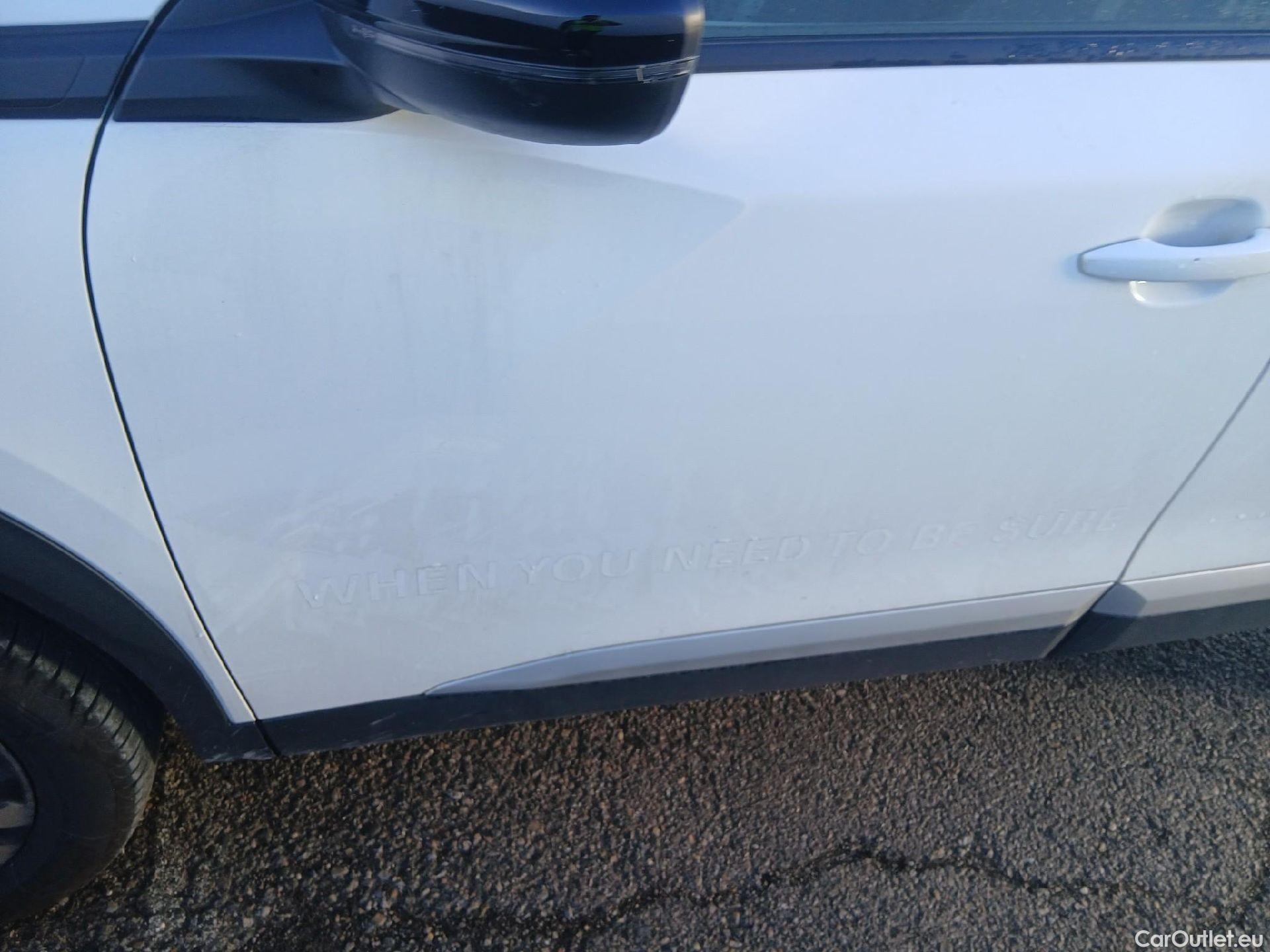  Peugeot  2008 PEUGEOT  / 2019 / 5P / todoterreno Allure BlueHDI 81kW (110CV) #9