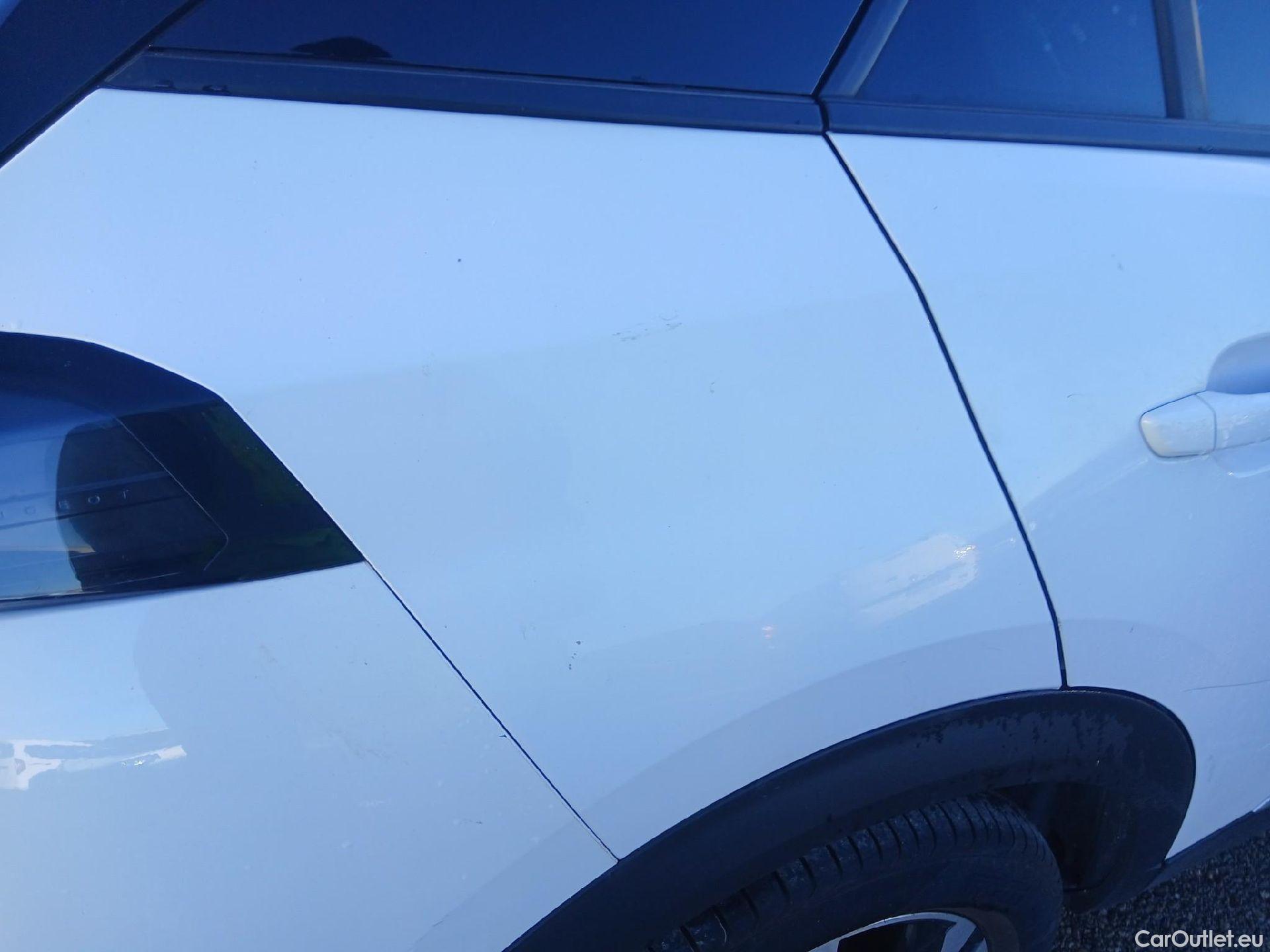  Peugeot  2008 PEUGEOT  / 2019 / 5P / todoterreno Allure BlueHDI 81kW (110CV) #24