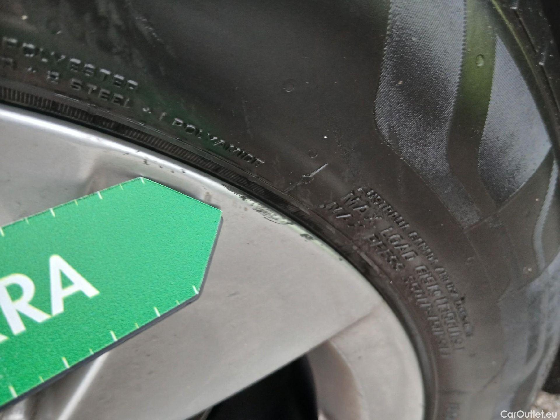  Volkswagen  Golf  VOLKSWAGEN / 2020 / 5P / berlina con portón 2.0 TDI 85kW (115CV) #32