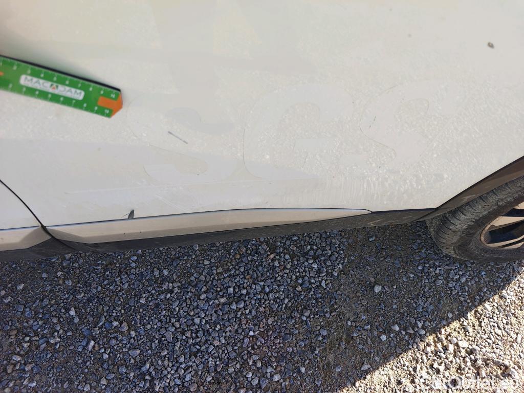  Peugeot  2008 PEUGEOT  / 2019 / 5P / todoterreno Allure BlueHDI 81kW (110CV) #19