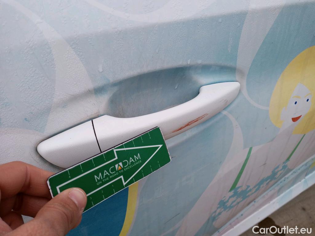  Peugeot  208 PEUGEOT  / 2019 / 5P / berlina con portón BlueHDi 73kW (100CV) Business Line #26