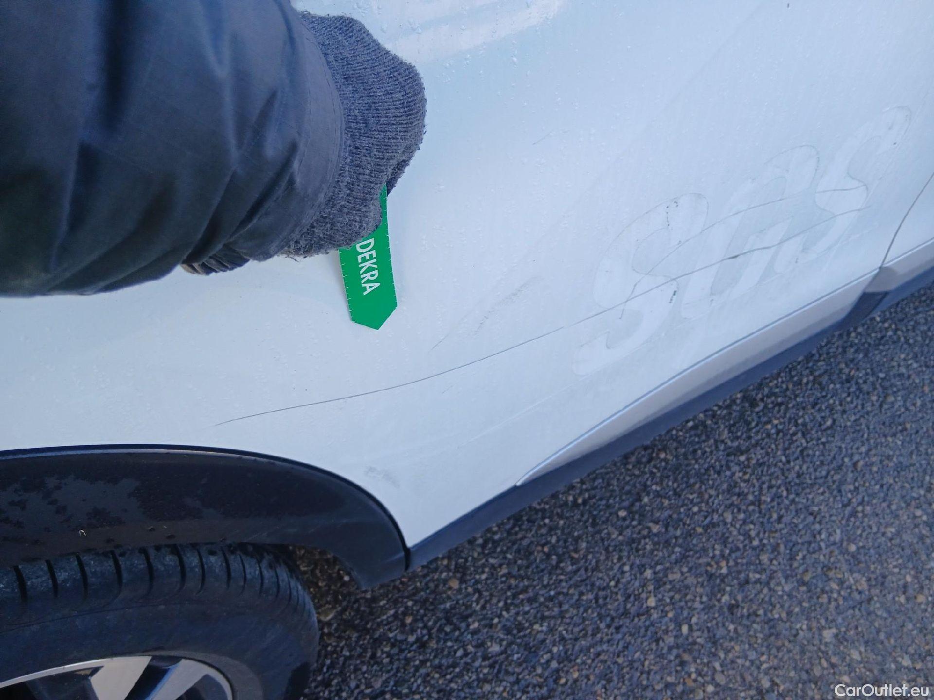  Peugeot  2008 PEUGEOT  / 2019 / 5P / todoterreno Allure BlueHDI 81kW (110CV) #25