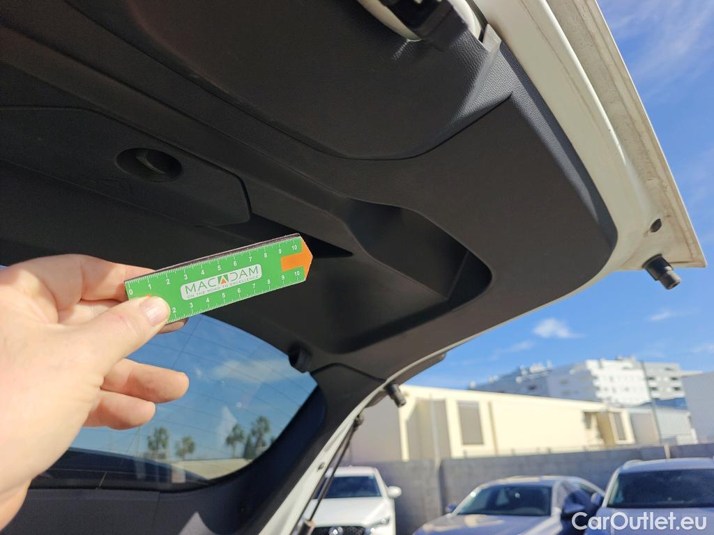  Peugeot  2008 PEUGEOT  / 2019 / 5P / todoterreno Allure BlueHDI 81kW (110CV) #17