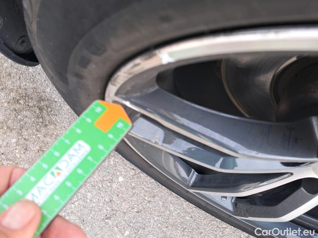  Bmw  Serie 5 BMW  / 2020 / 4P / sedán 520dA #PAQUETE DEPORTIVO M# #4