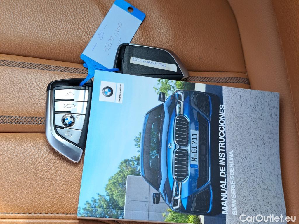  Bmw  Serie 5 BMW  / 2020 / 4P / sedán 520dA #PAQUETE DEPORTIVO M# #20