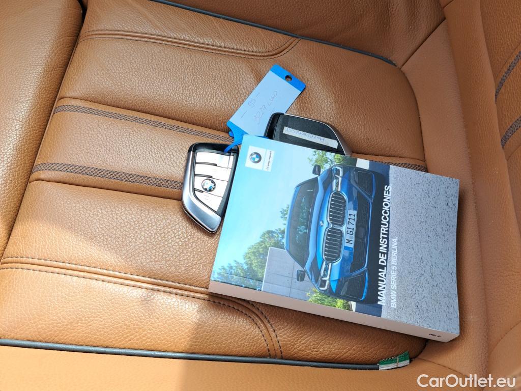  Bmw  Serie 5 BMW  / 2020 / 4P / sedán 520dA #PAQUETE DEPORTIVO M# #19