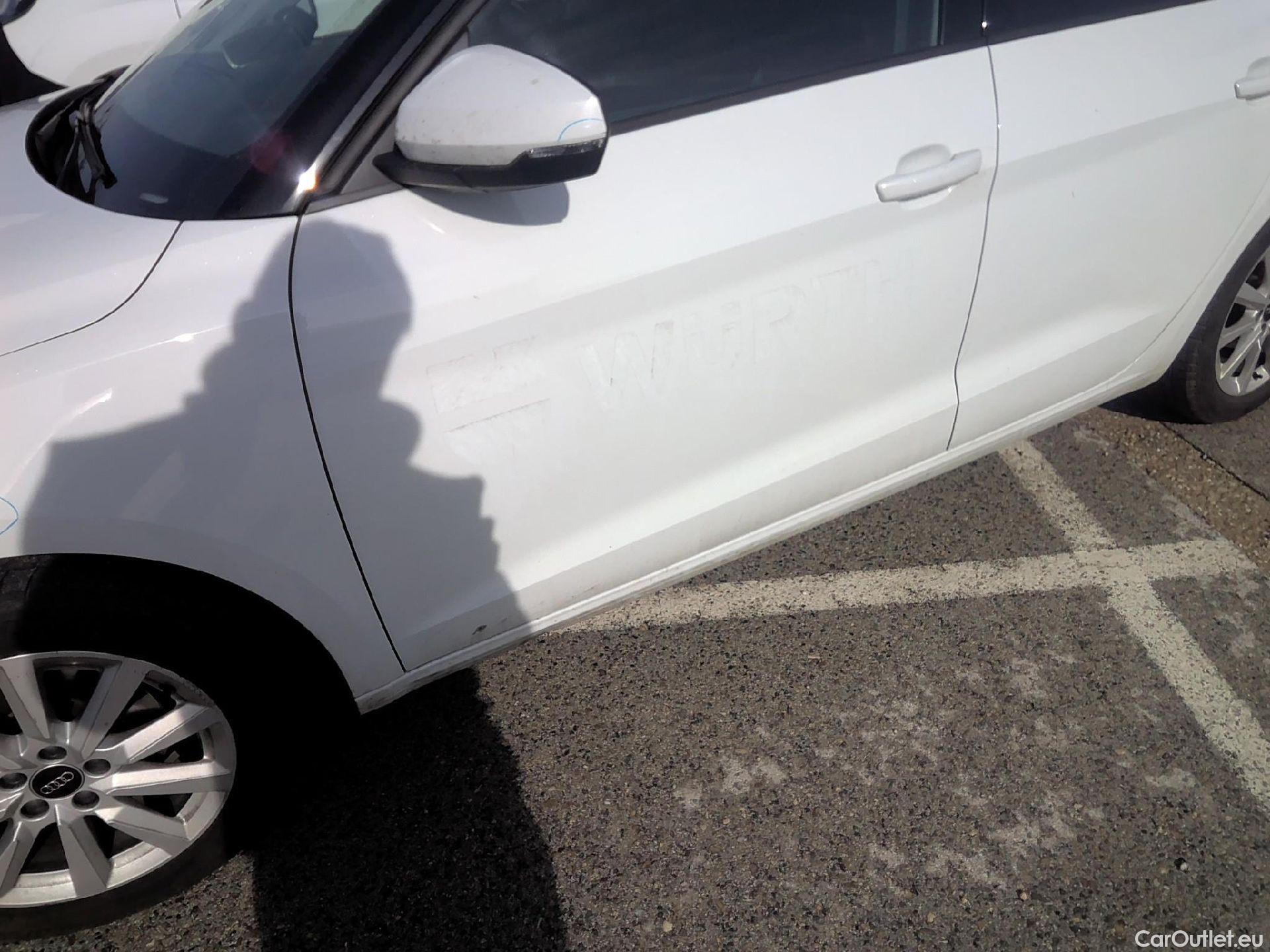  Audi  A1 Sportback AUDI A1 / 2018 / 5P / berlina con portón Sportback Advanced 30 TFSI 81kW (110CV) #26