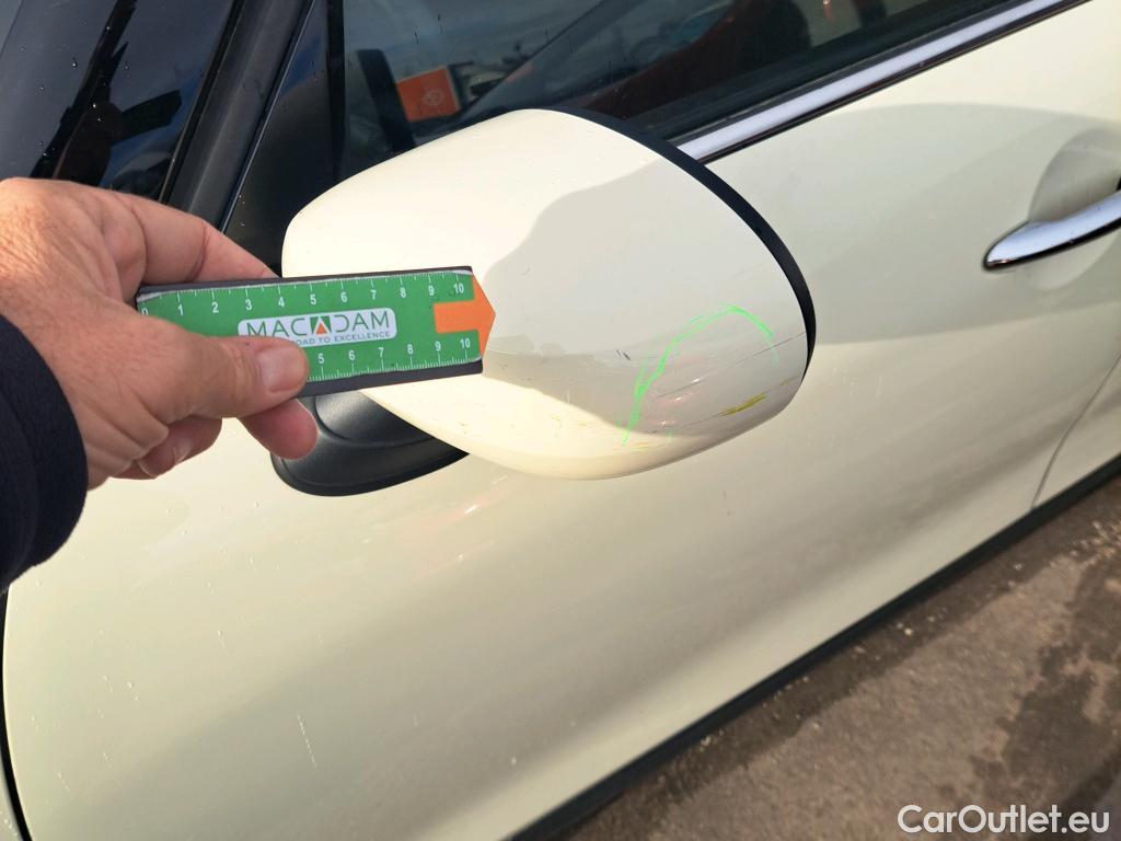  Mini  Cooper MINI MINI / 2014 / 5P / berlina con portón ONE 5 PUERTAS (CX) #31