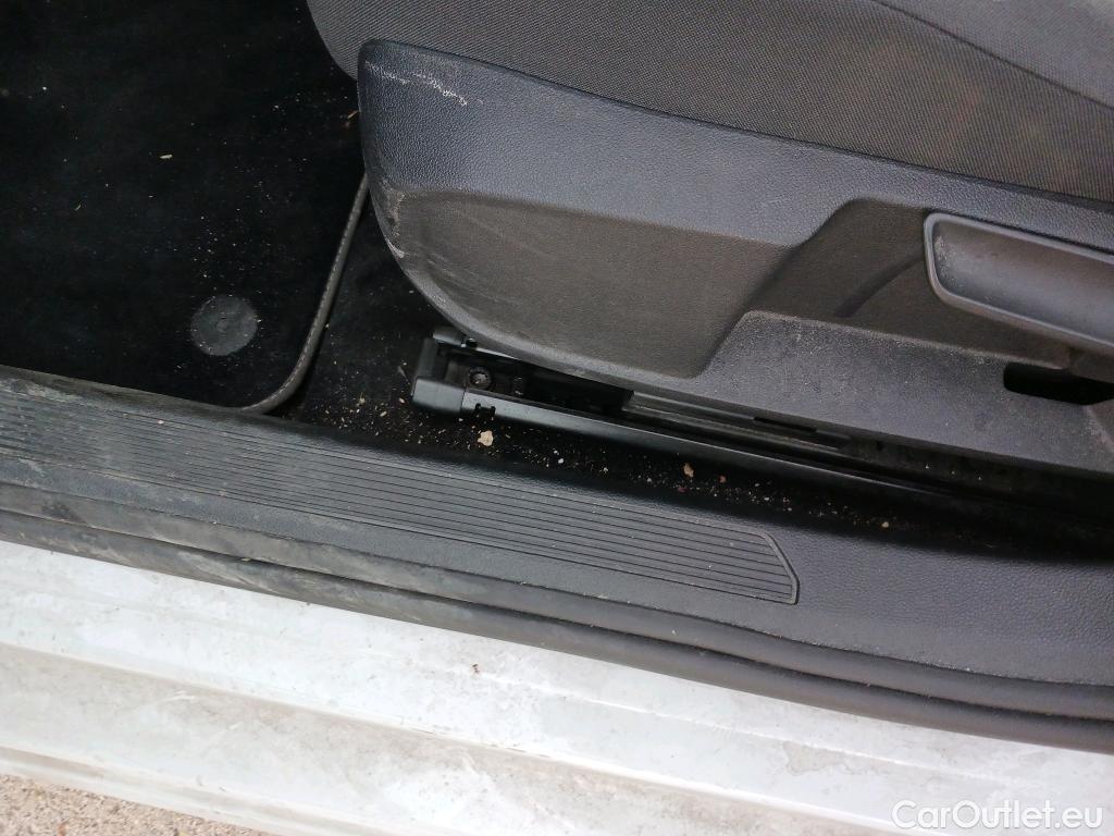  Volkswagen  Golf  VOLKSWAGEN / 2020 / 5P / berlina con portón 2.0 TDI 85kW (115CV) #11