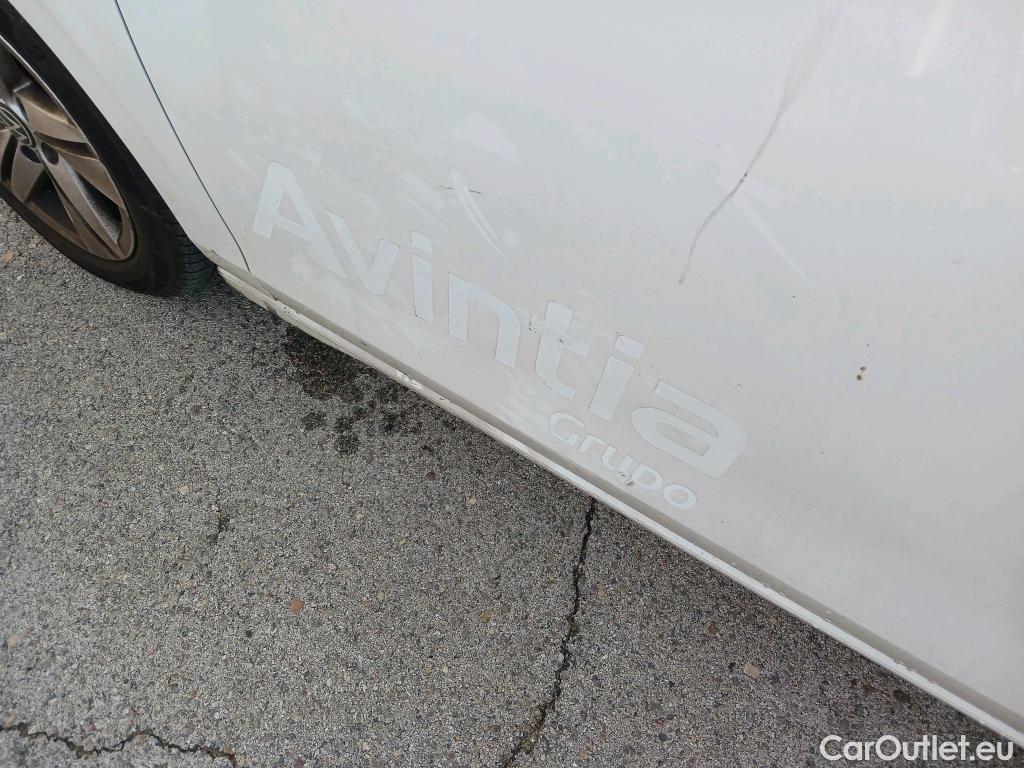  Volkswagen  Golf  VOLKSWAGEN / 2020 / 5P / berlina con portón 2.0 TDI 85kW (115CV) #26