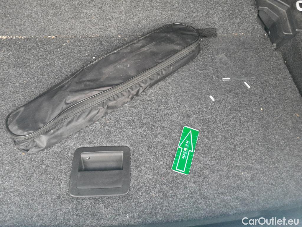  Volkswagen  Polo VOLKSWAGEN  / 2017 / 5P / berlina con portón Advance 1.0 TSI 70kW (95CV) #19