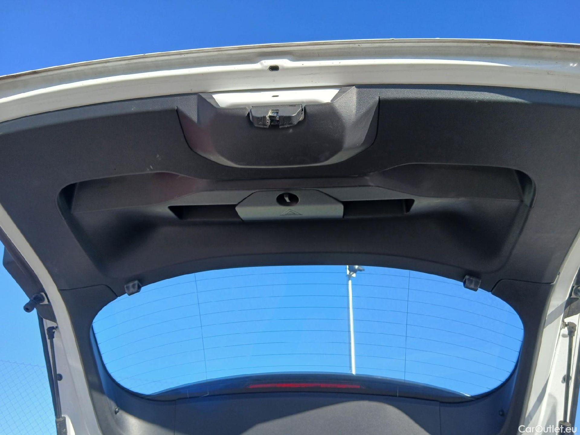  Peugeot  2008 PEUGEOT  / 2019 / 5P / todoterreno Active BlueHDI 81kW (110CV) #20