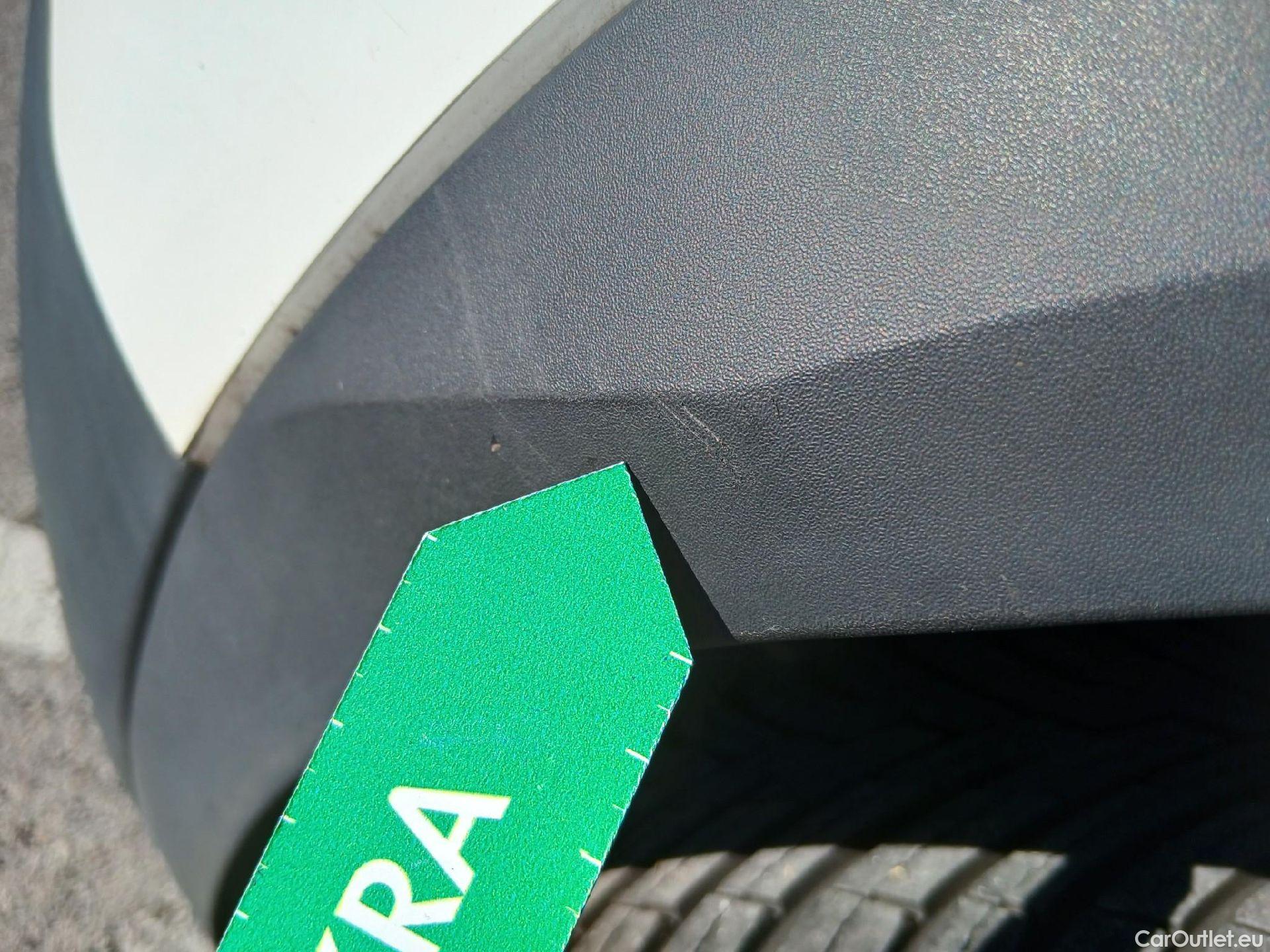  Peugeot  2008 PEUGEOT  / 2019 / 5P / todoterreno Active BlueHDI 81kW (110CV) #35