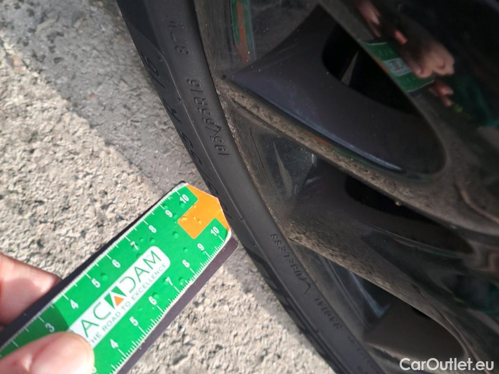  Mini  Cooper MINI MINI / 2014 / 5P / berlina con portón ONE 5 PUERTAS (CX) #23