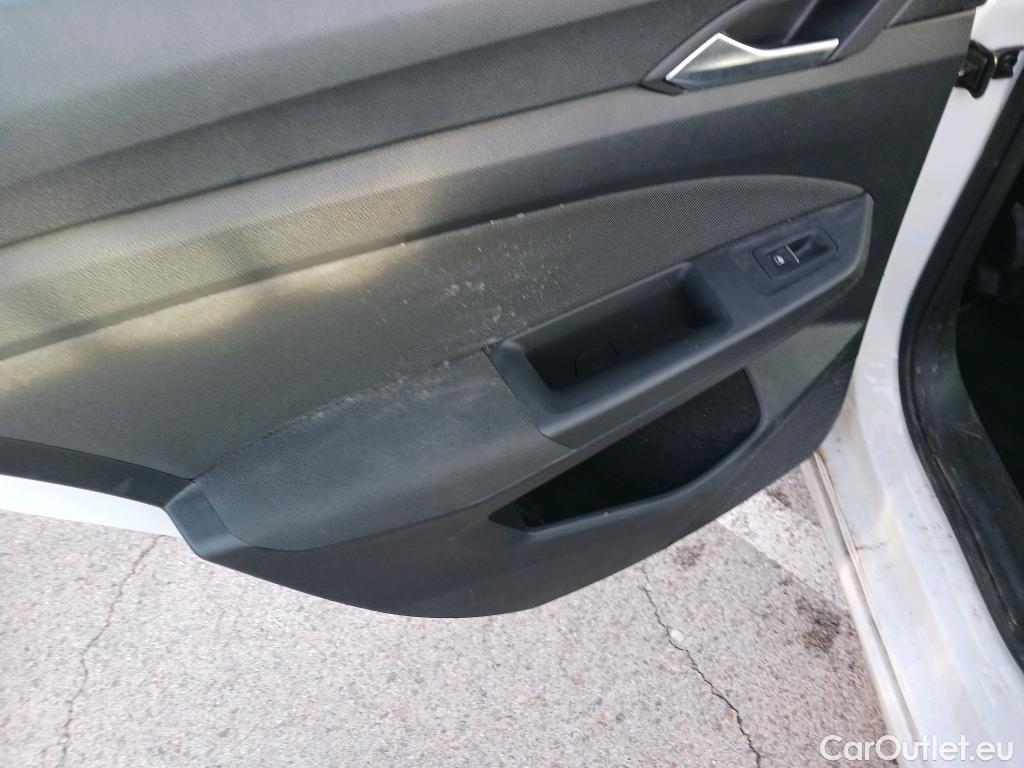  Volkswagen  Golf  VOLKSWAGEN / 2020 / 5P / berlina con portón 2.0 TDI 85kW (115CV) #9