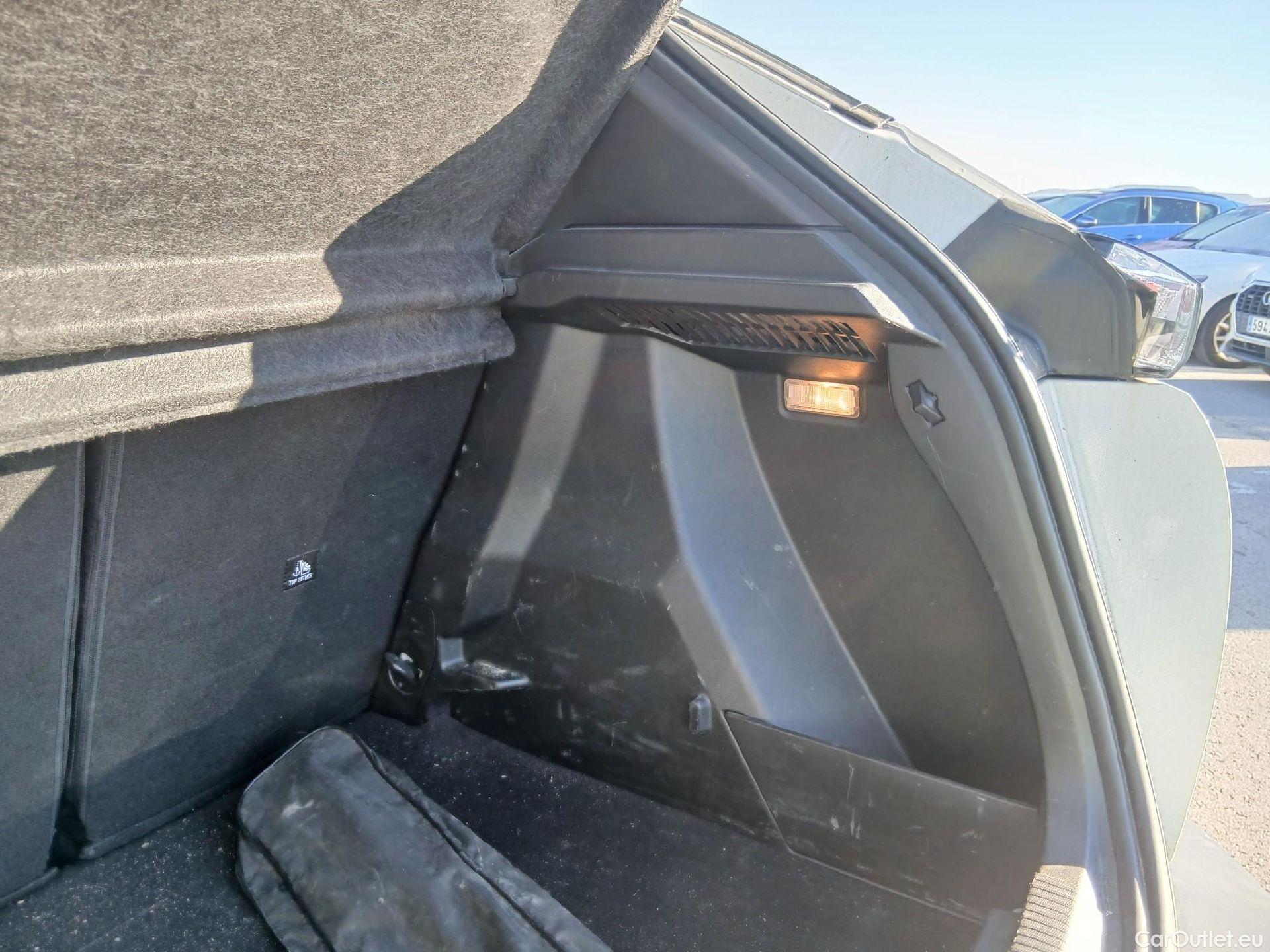  Peugeot  2008 PEUGEOT  / 2019 / 5P / todoterreno Active BlueHDI 81kW (110CV) #24