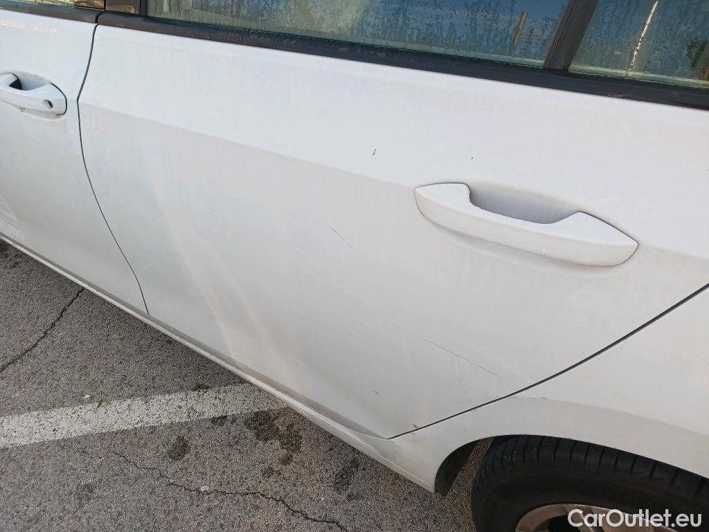  Volkswagen  Golf  VOLKSWAGEN / 2020 / 5P / berlina con portón 2.0 TDI 85kW (115CV) #3