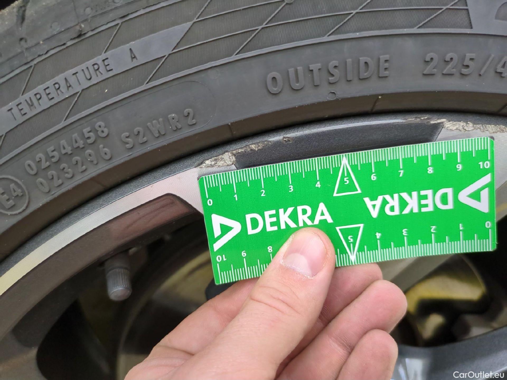  Audi  A3 AUDI  Sportback / 2020 / 5P / Berline 35 TFSI 150 MHEV S Tronic S Line #1