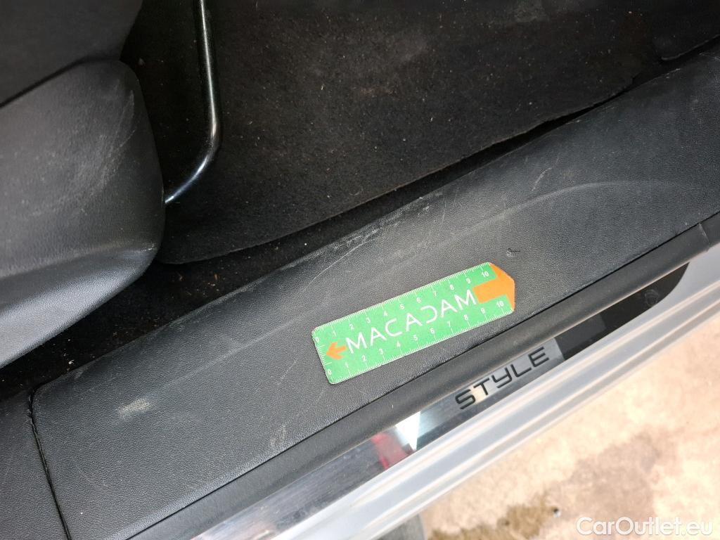  Peugeot  208  Style 1.2 PureTech 80CV BVM5 E6 #11