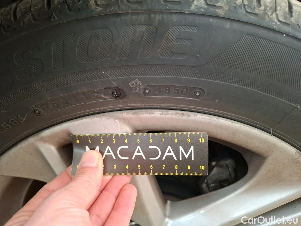  Toyota  Corolla TOYOTA  / 2018 / 5P / Berline Hybride 122h Dynamic Business Stage Acad #28